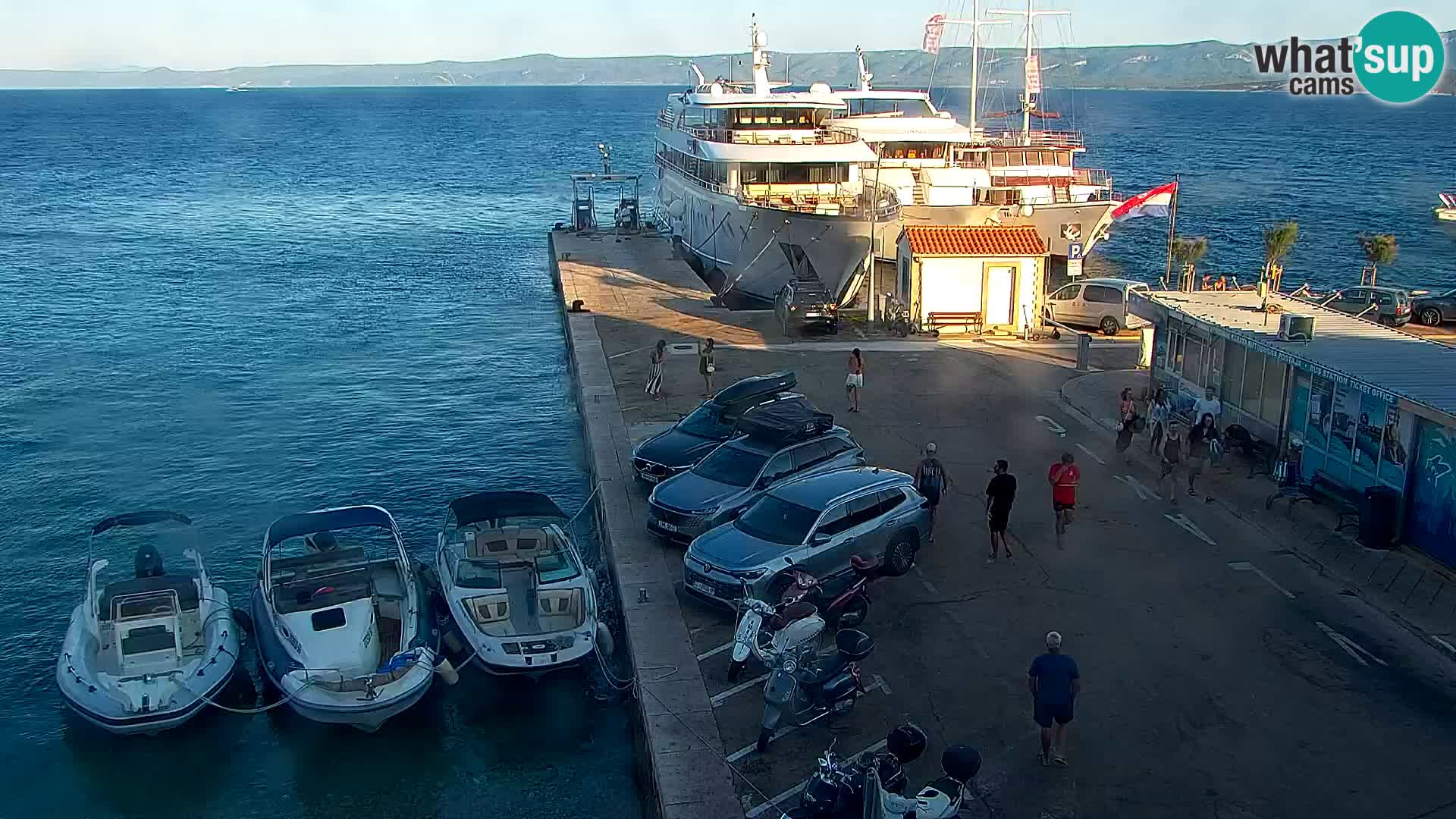 Webcam Bol Hafen & Ortszentrum – Liveblick aus Bol auf der Insel Brač