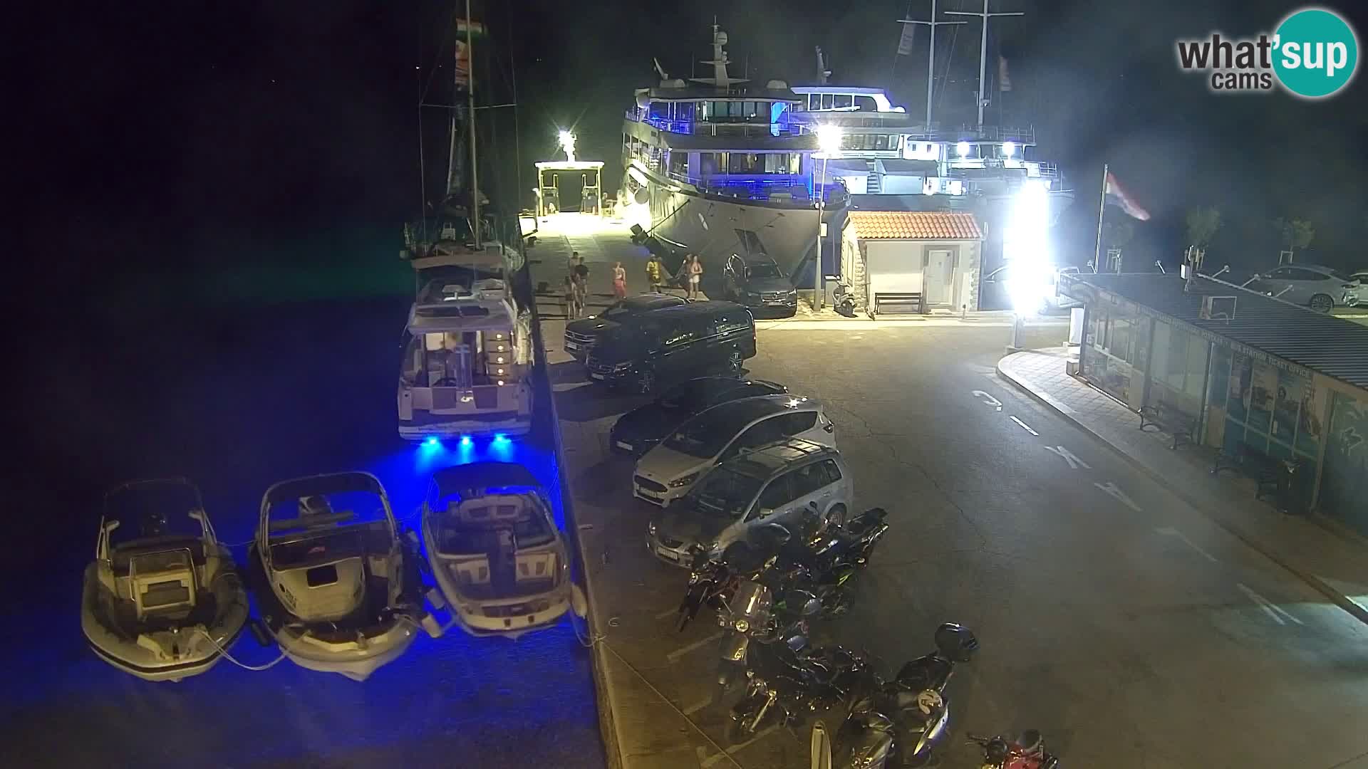 Webcam Bol Centro e Marina – Vista live dal porto di Bol