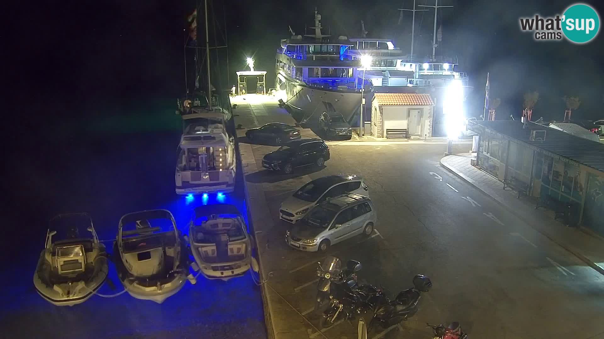 Webcam Bol Centro e Marina – Vista live dal porto di Bol
