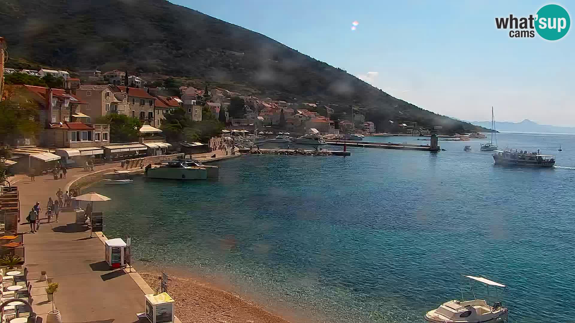 Web kamera Bol – Centar mjesta i marina | Pogled uživo
