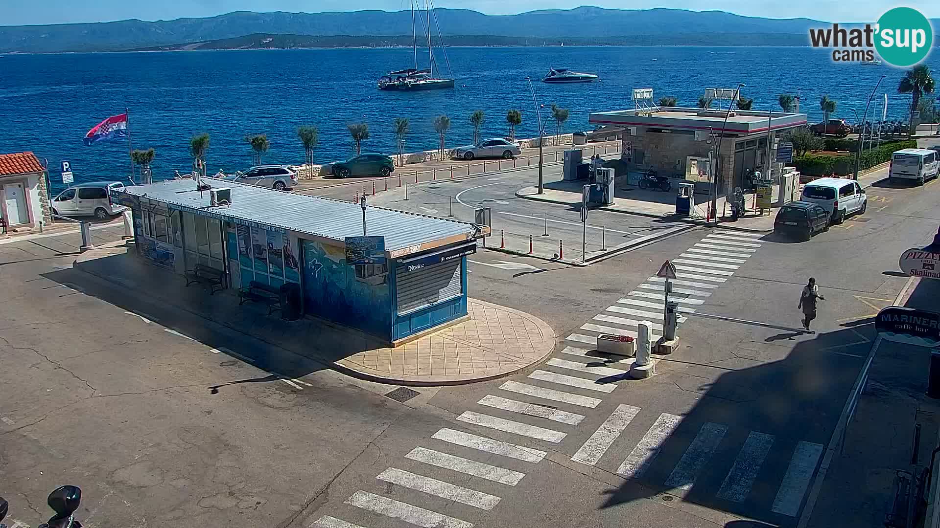 Web kamera Bol – Centar mjesta i marina | Pogled uživo