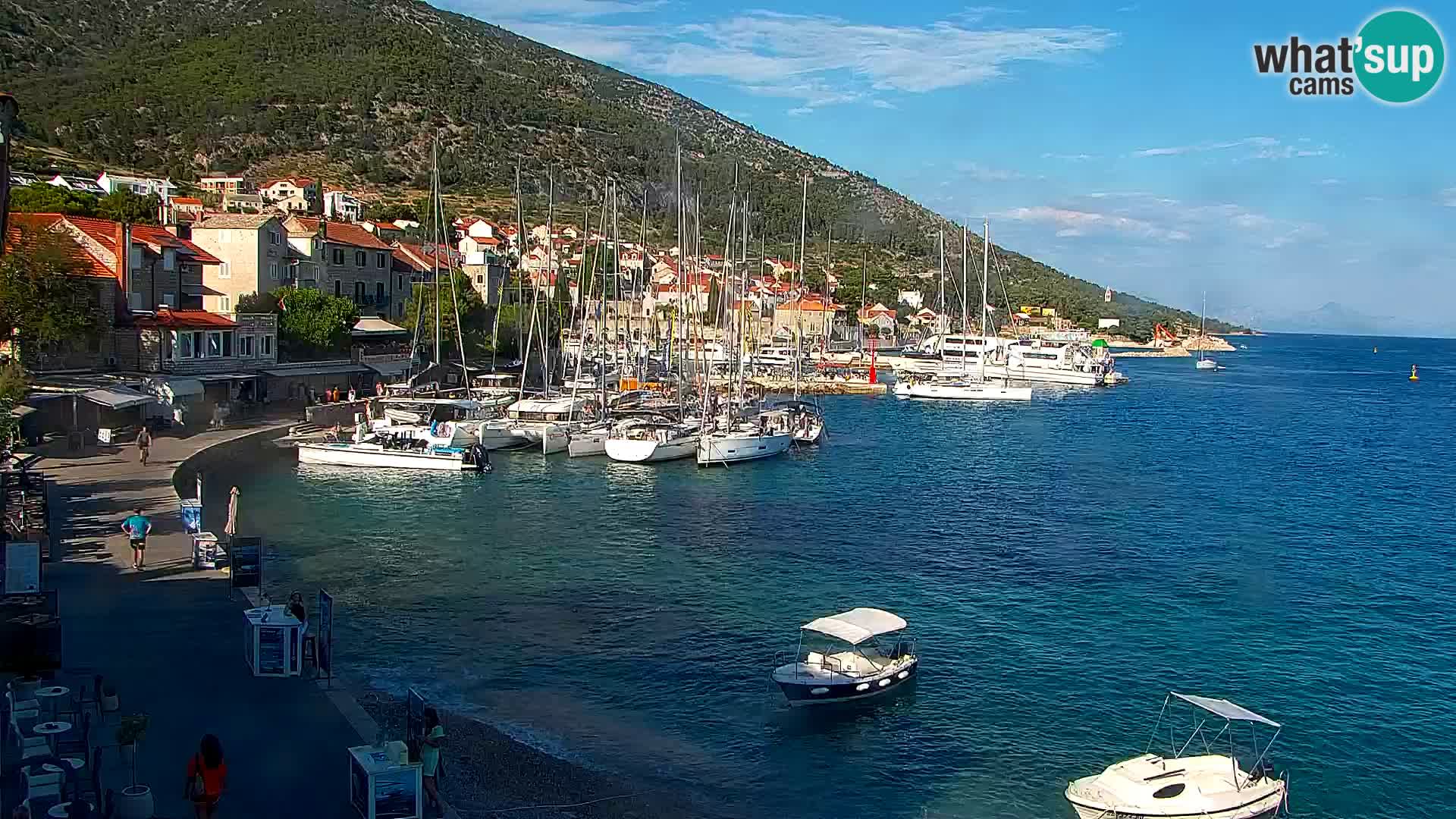 Web kamera Bol – Centar mjesta i marina | Pogled uživo