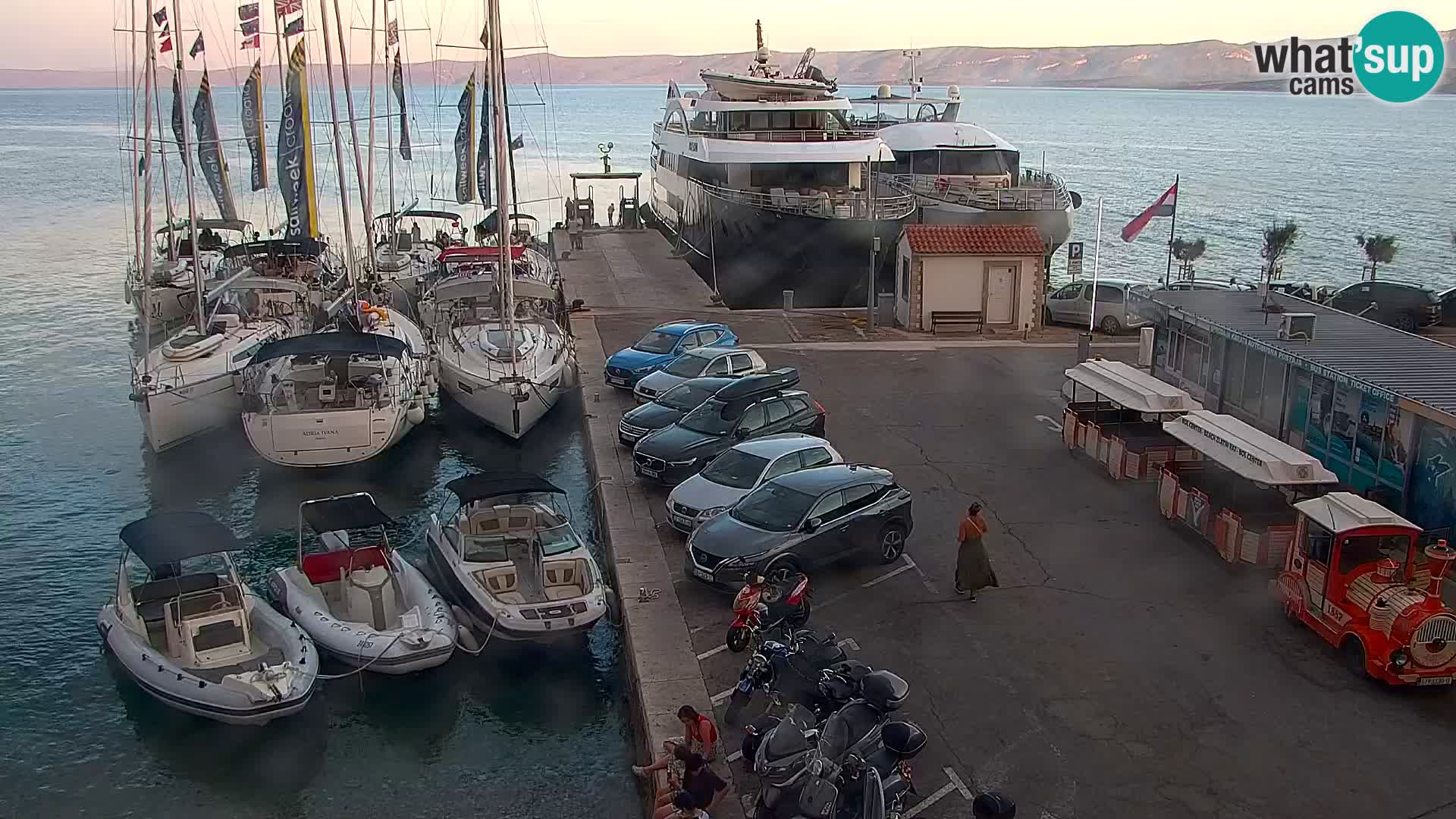 Webcam Bol Centro e Marina – Vista live dal porto di Bol