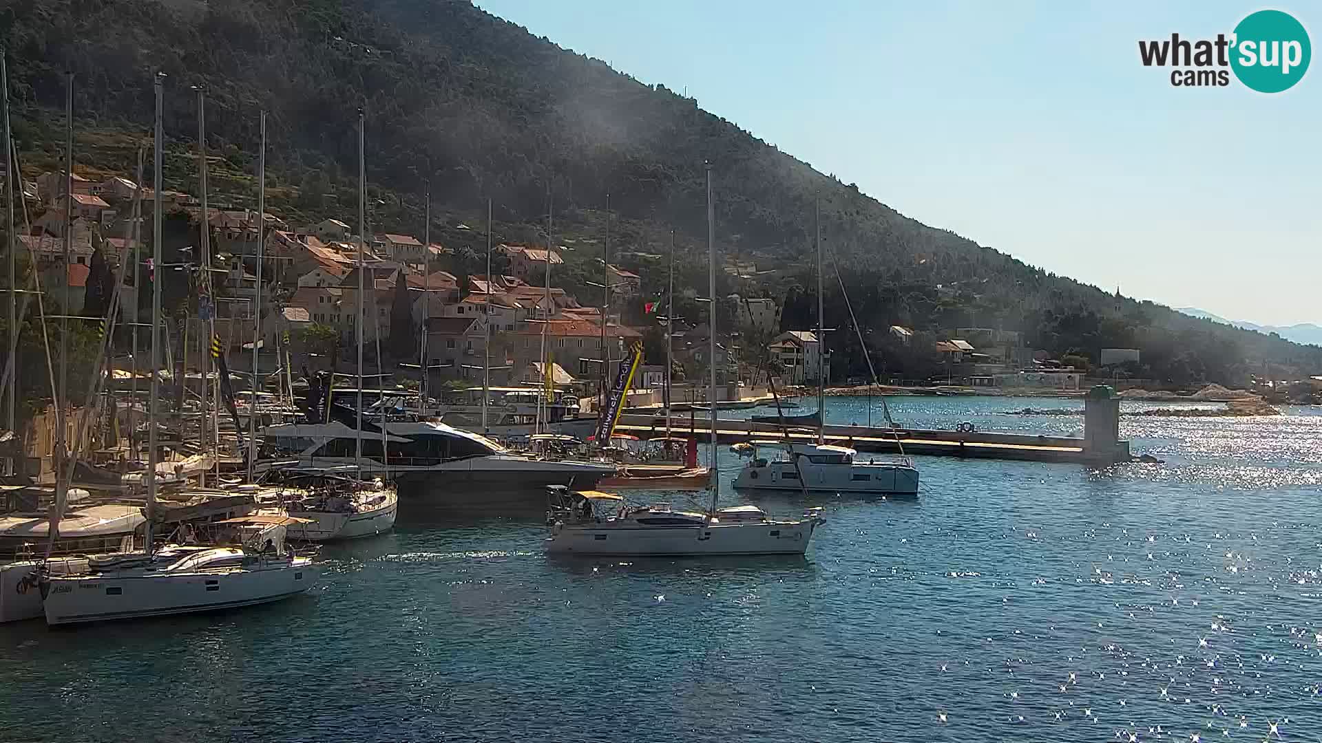 Webcam Bol Hafen & Ortszentrum – Liveblick aus Bol auf der Insel Brač