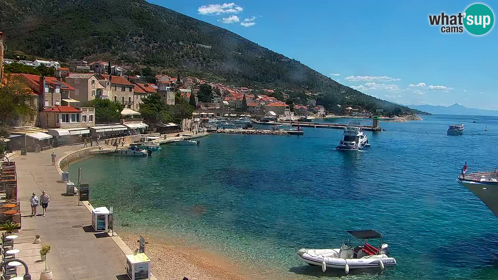 Web kamera Bol – Centar mjesta i marina | Pogled uživo