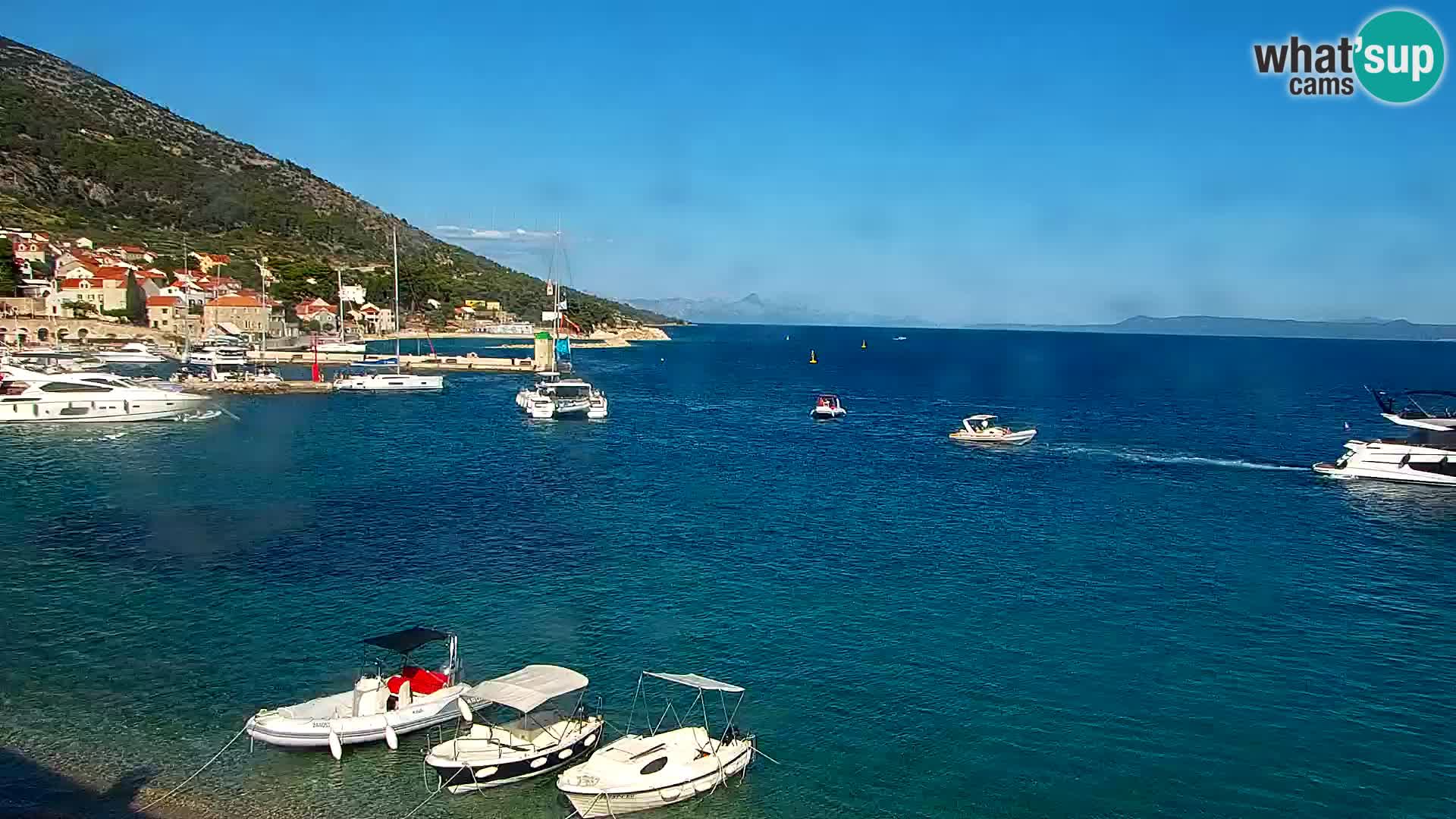 Web kamera Bol – Centar mjesta i marina | Pogled uživo