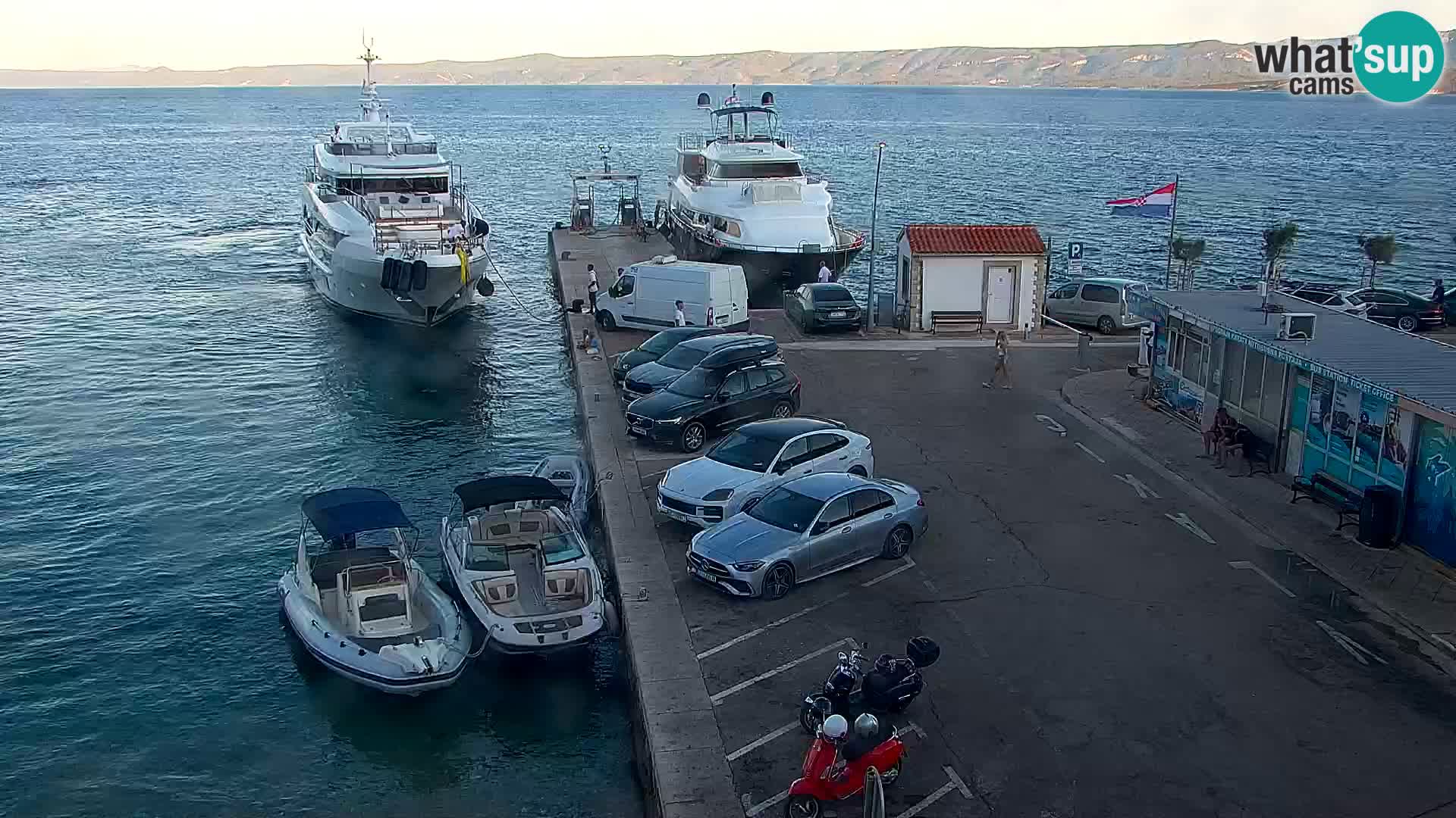 Webcam Bol Hafen & Ortszentrum – Liveblick aus Bol auf der Insel Brač