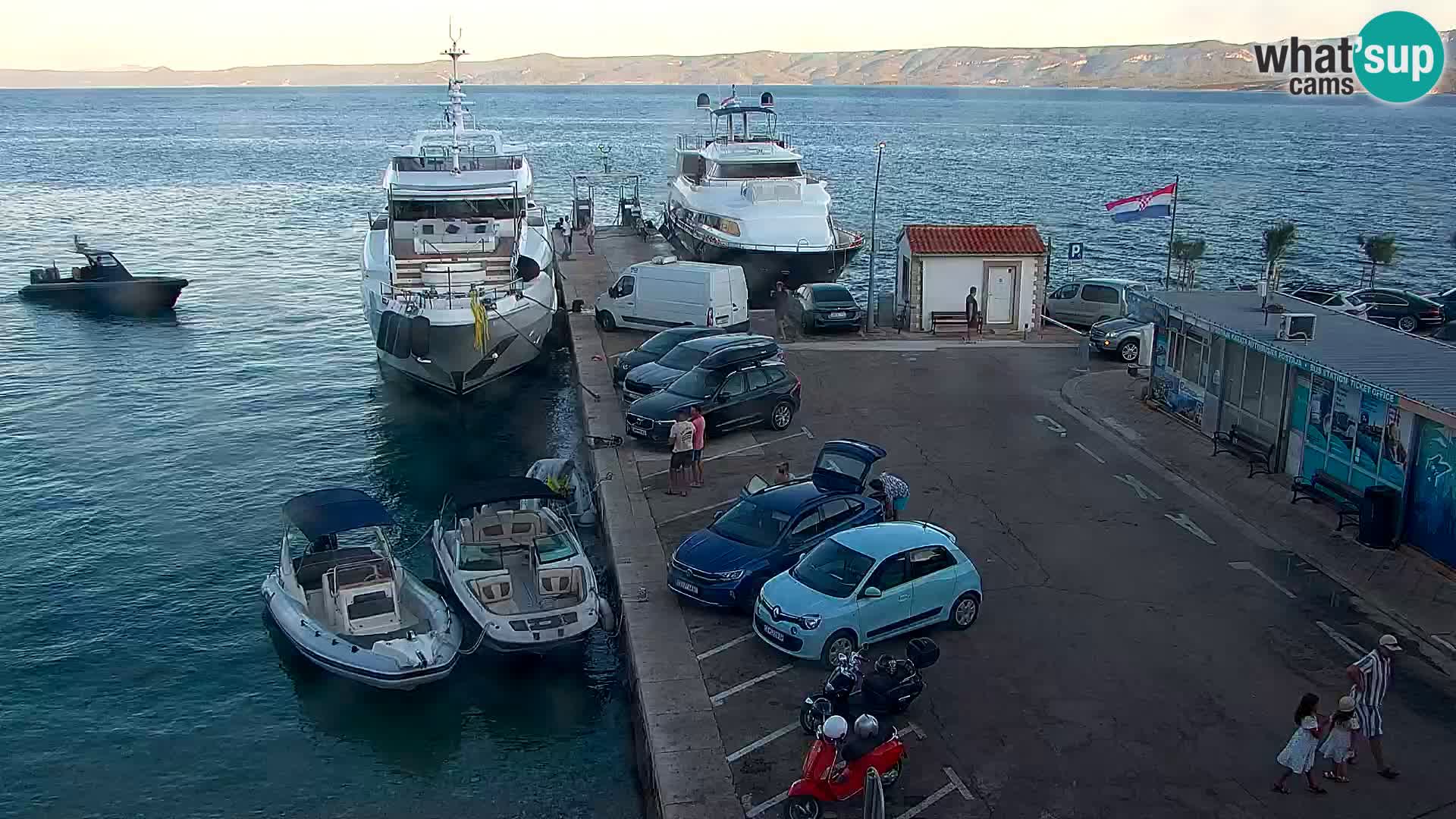 Webcam Bol Centro e Marina – Vista live dal porto di Bol