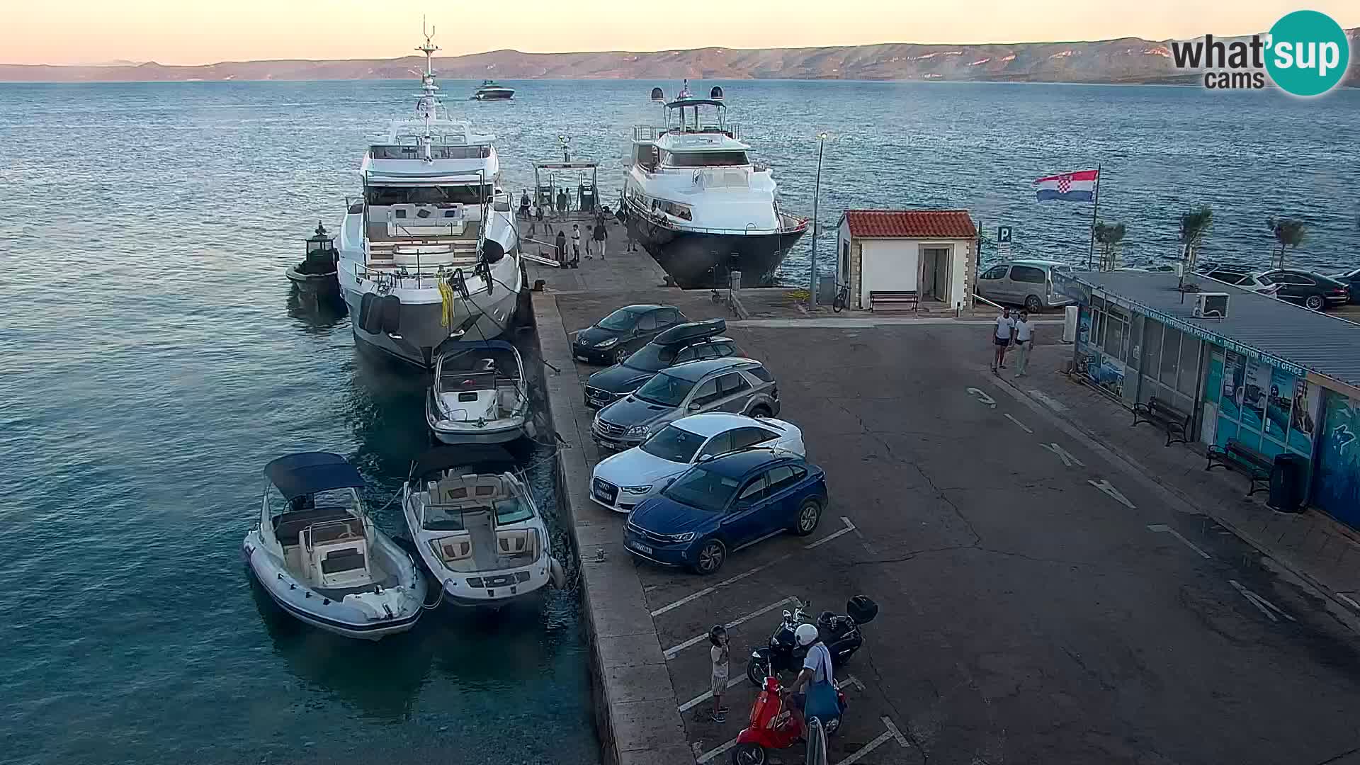Webcam Bol Town Center & Marina – Live View from Bol, Brač
