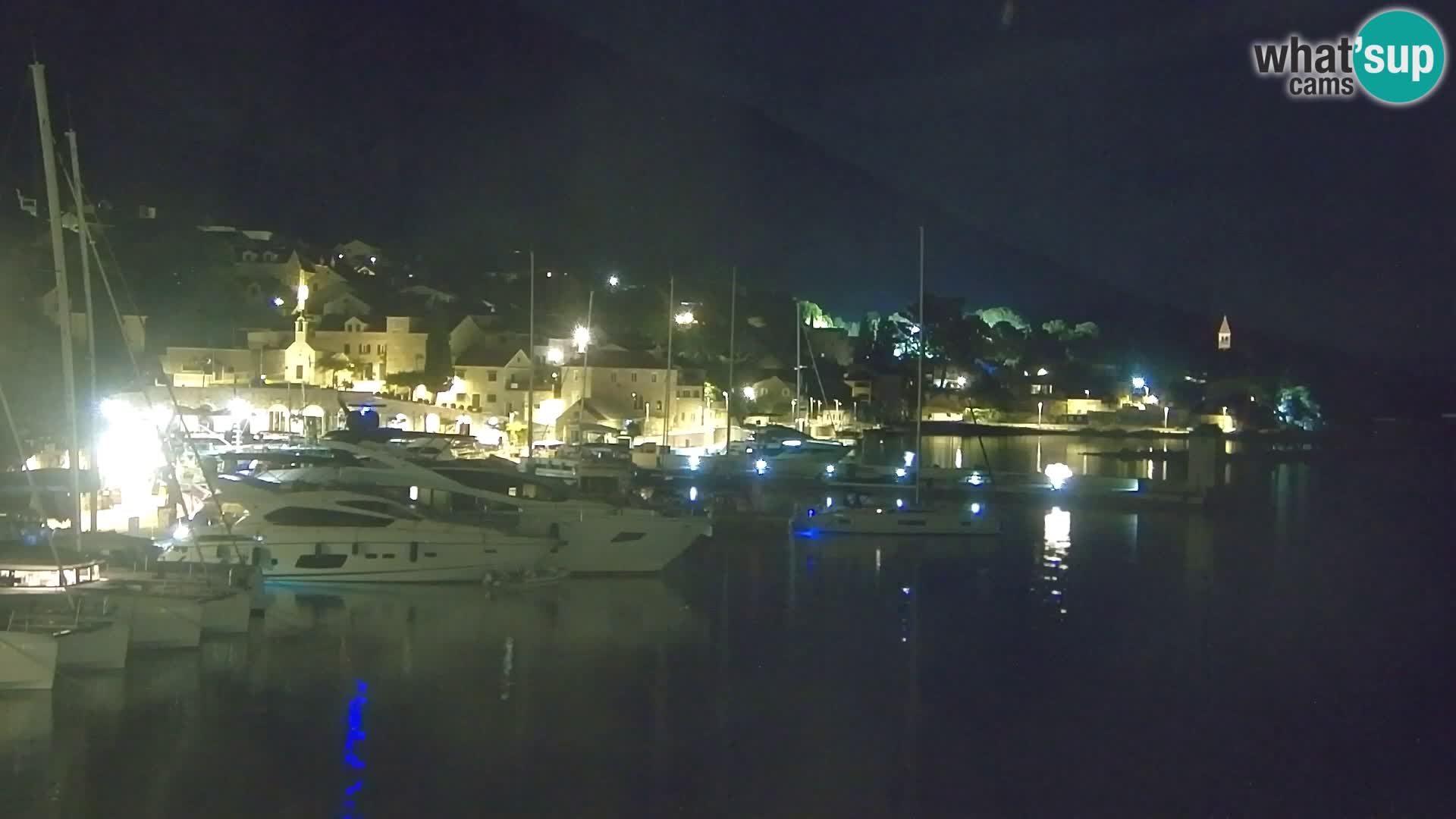 Webcam Bol Centro e Marina – Vista live dal porto di Bol