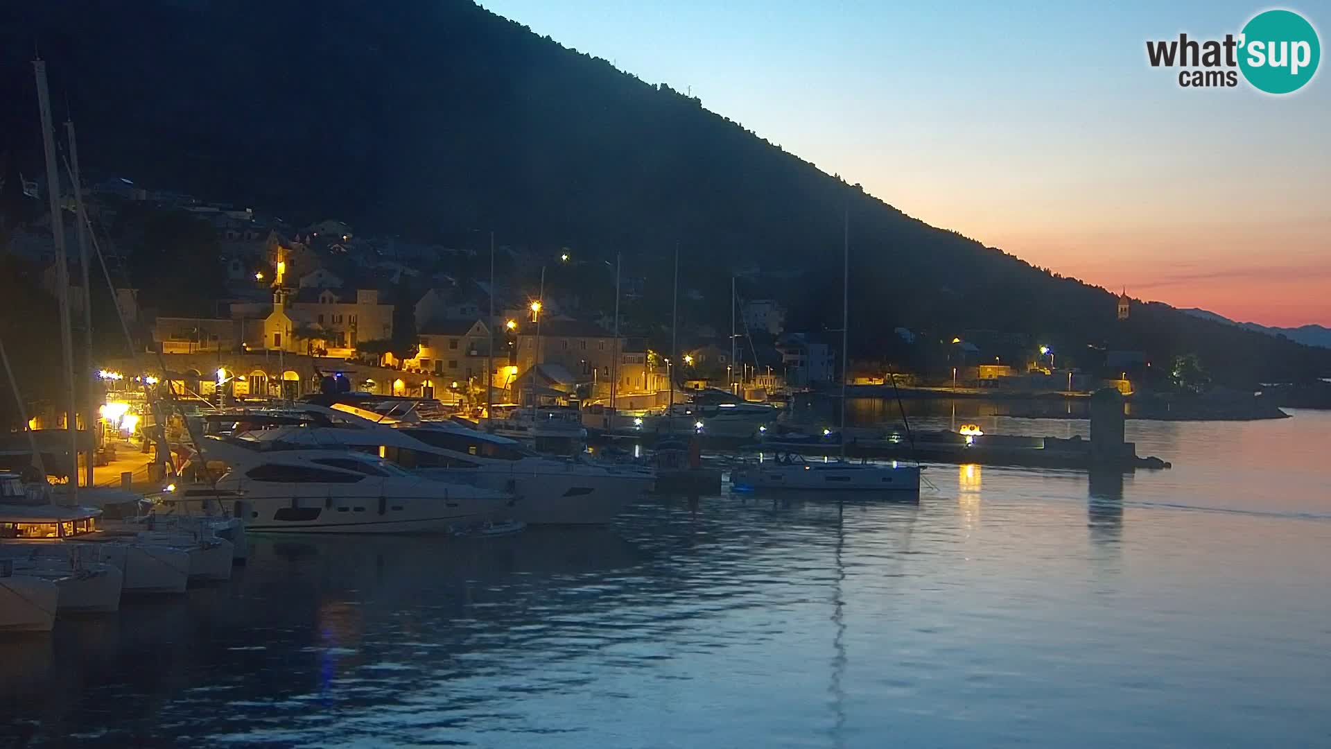 Webcam Bol Hafen & Ortszentrum – Liveblick aus Bol auf der Insel Brač