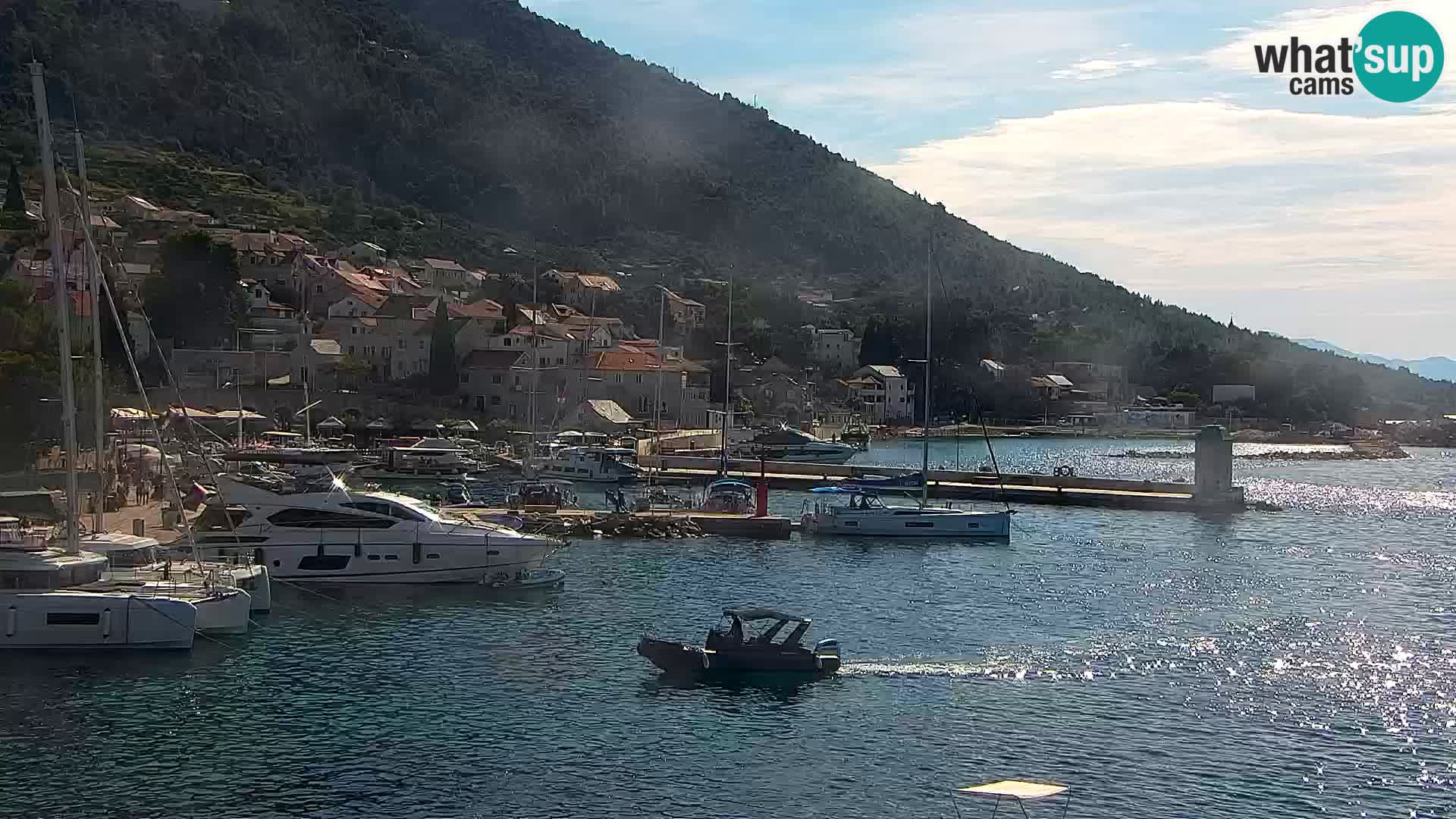 Webcam Bol Centro e Marina – Vista live dal porto di Bol