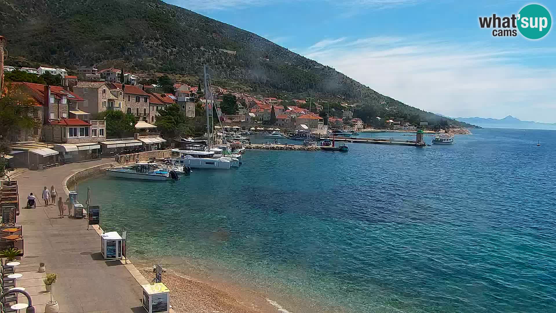 Web kamera Bol – Centar mjesta i marina | Pogled uživo