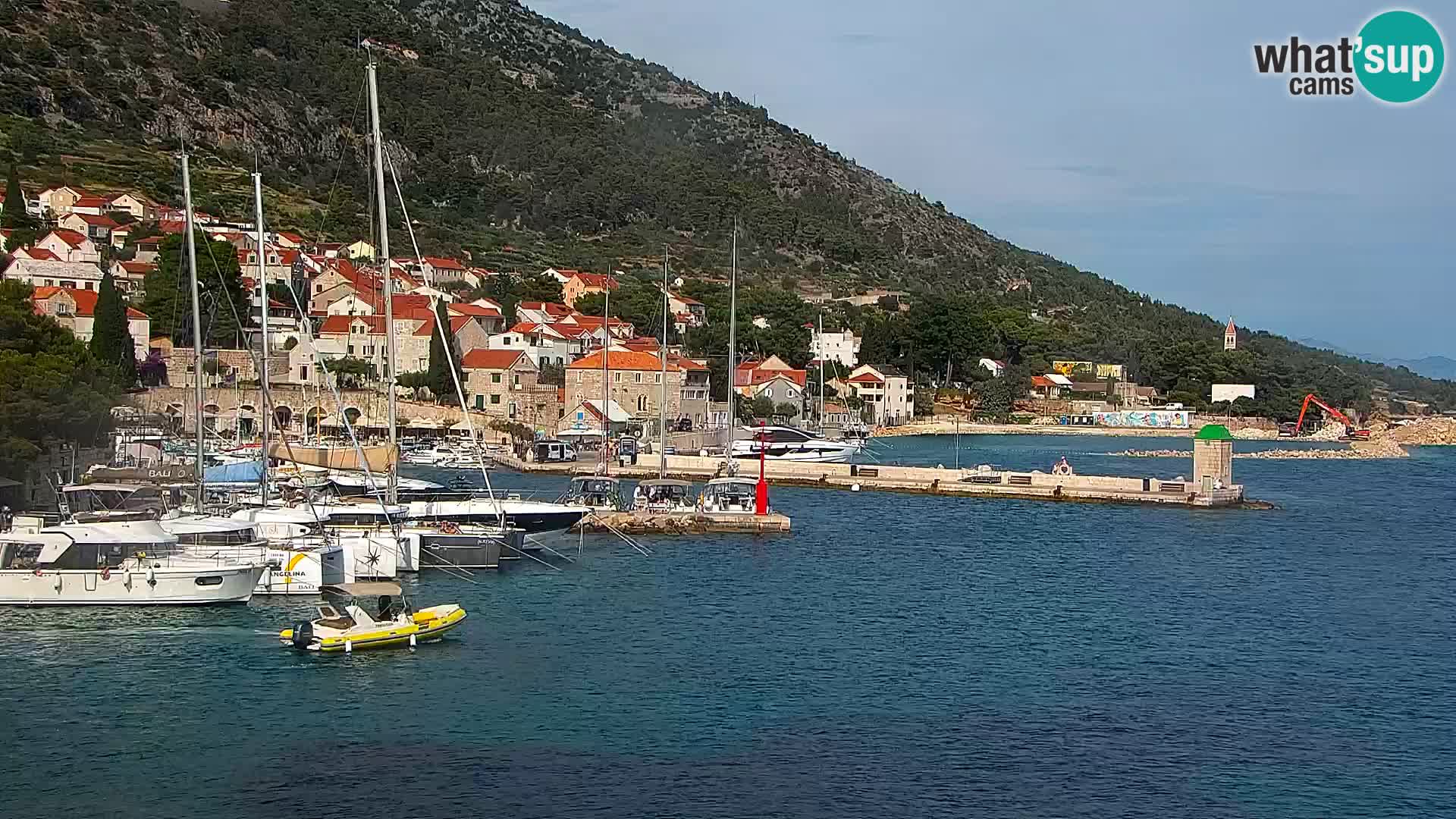 Web kamera Bol – Centar mjesta i marina | Pogled uživo