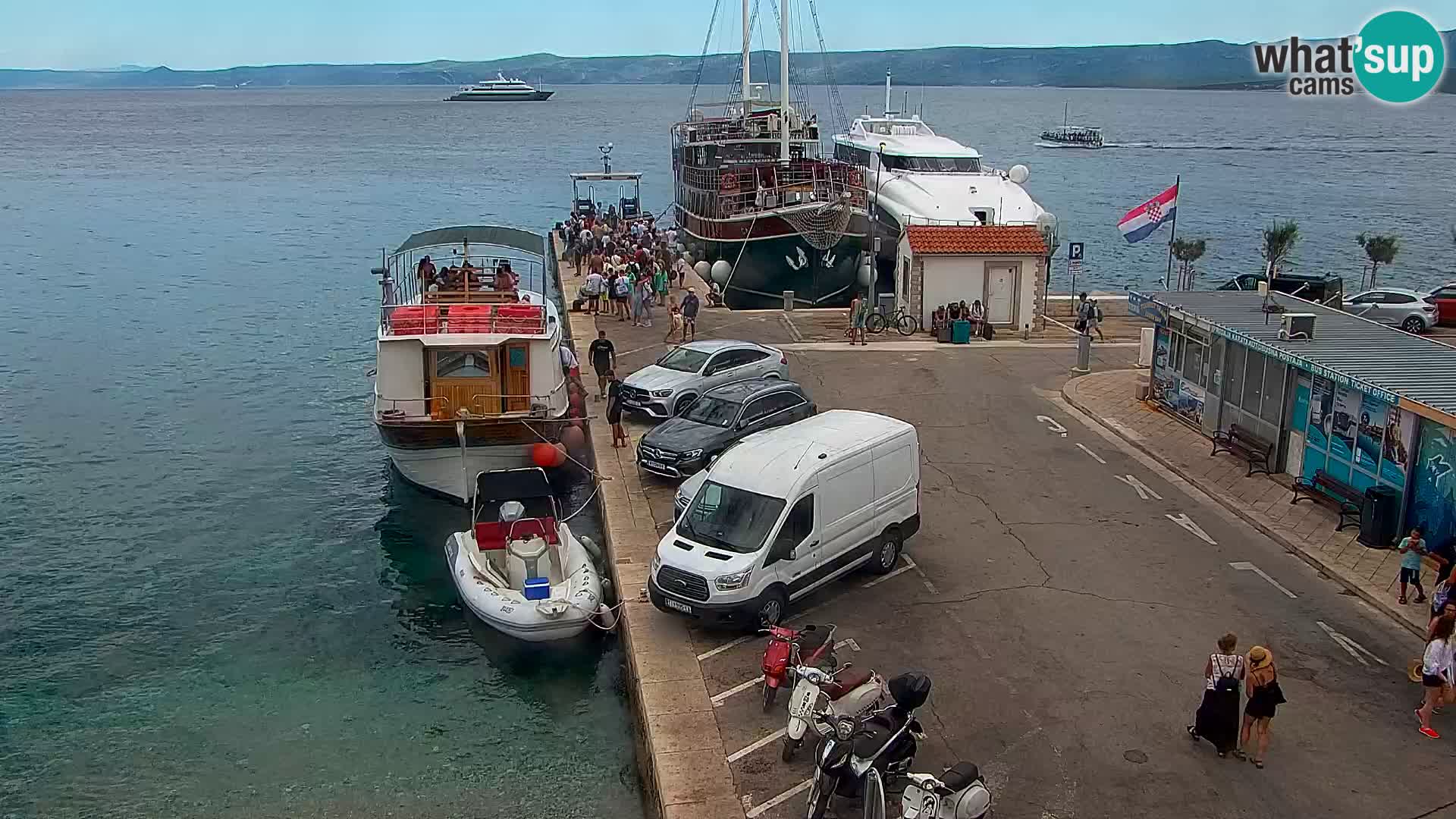 Webcam Bol Centro e Marina – Vista live dal porto di Bol