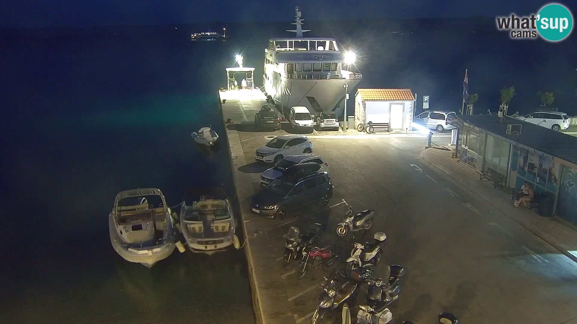Webcam Bol Centro e Marina – Vista live dal porto di Bol