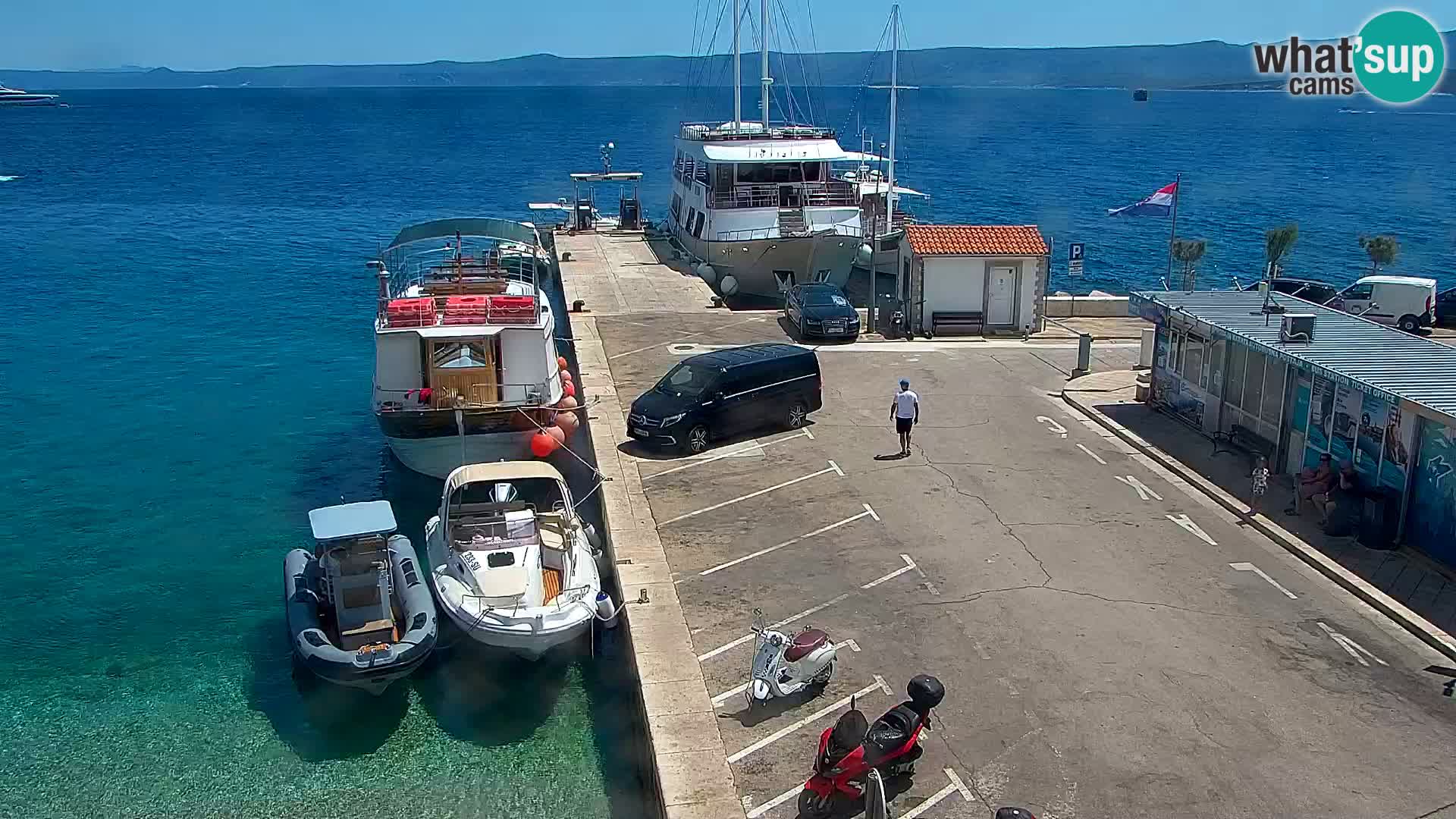Webcam Bol Centro e Marina – Vista live dal porto di Bol
