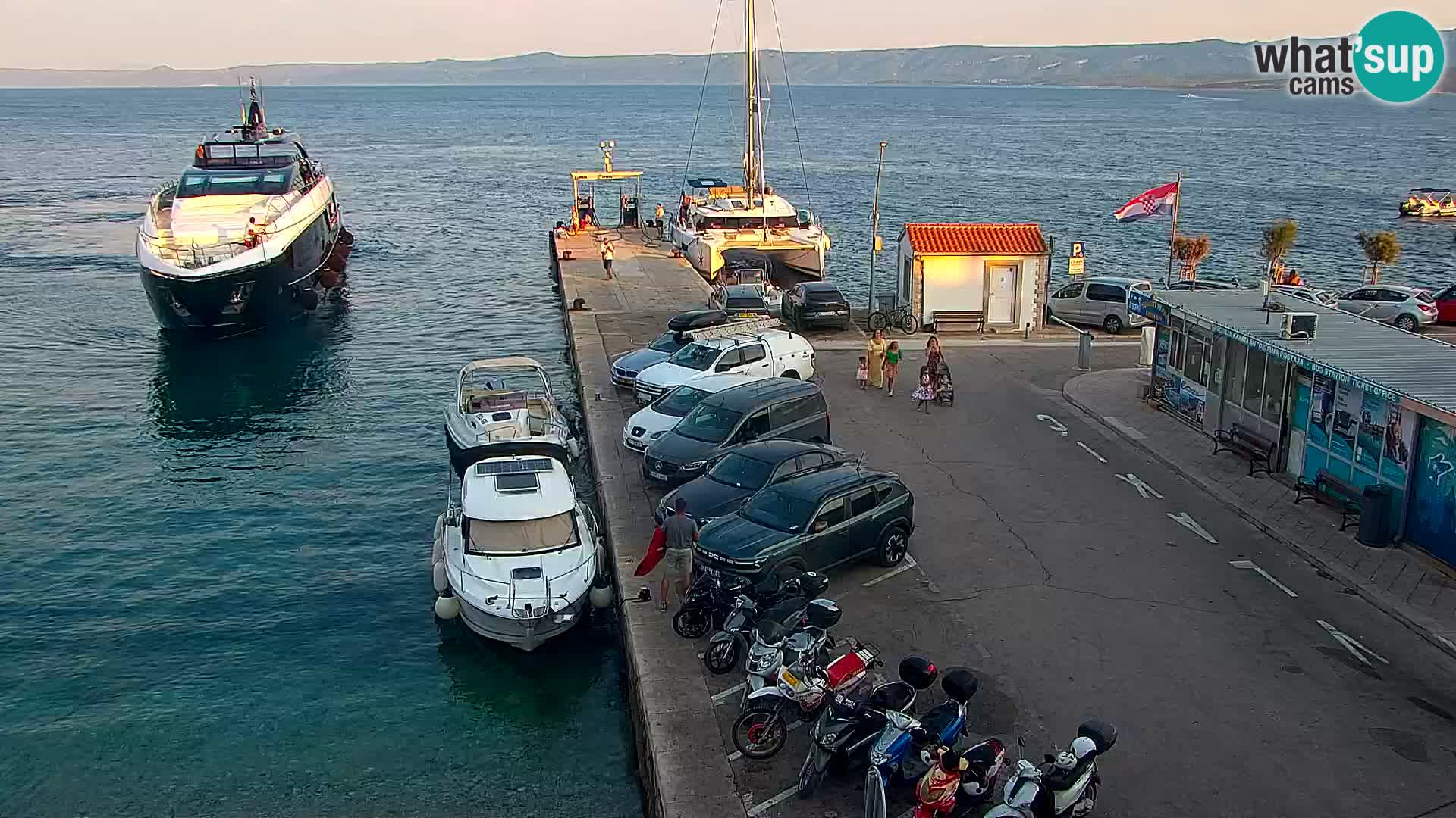 Webcam Bol Town Center & Marina – Live View from Bol, Brač