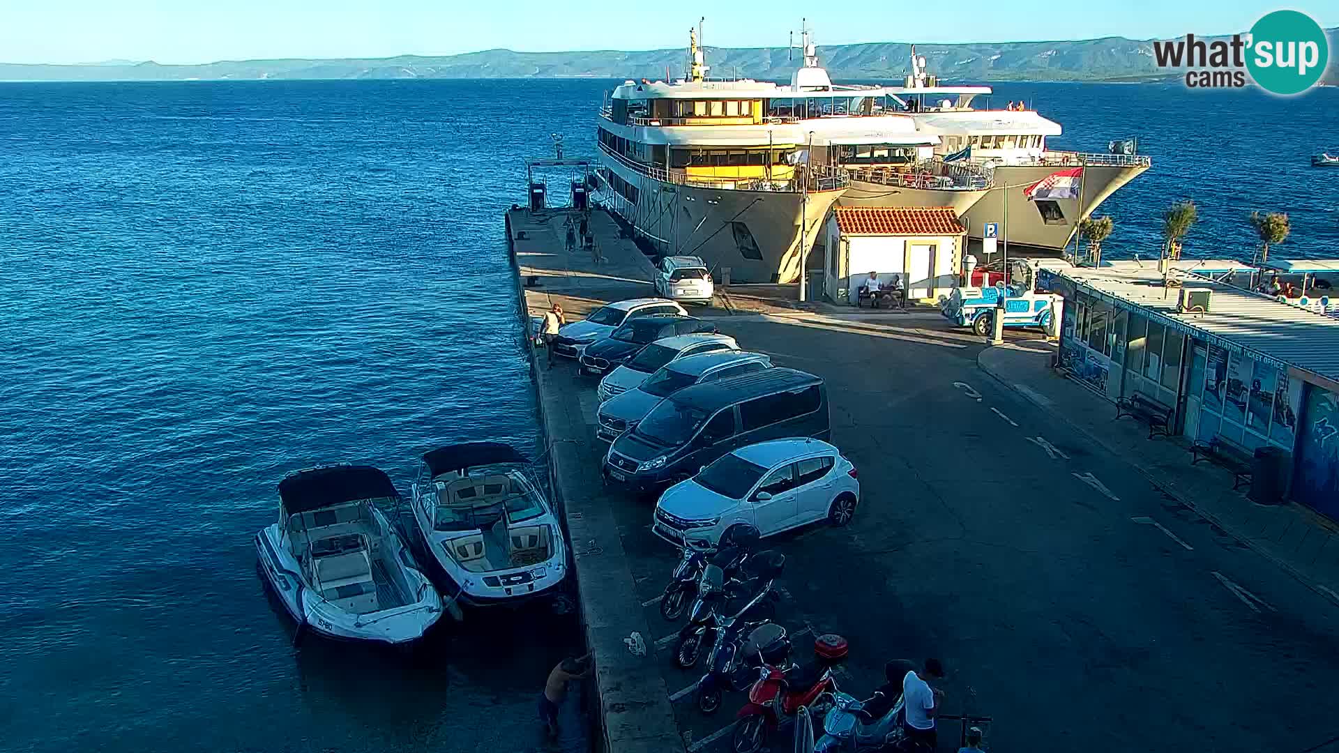 Webcam Bol Centro e Marina – Vista live dal porto di Bol