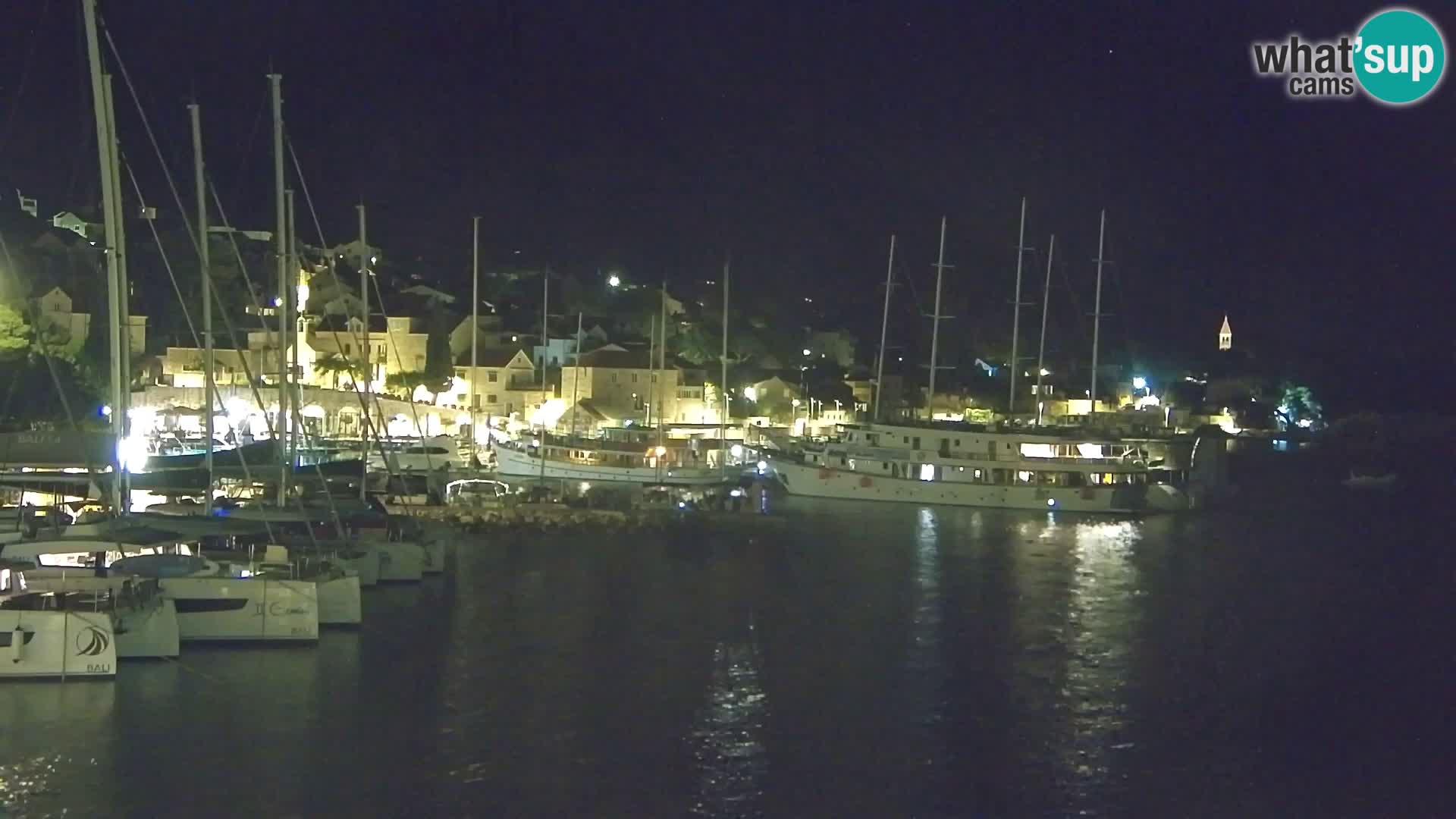 Webcam Bol Centro e Marina – Vista live dal porto di Bol
