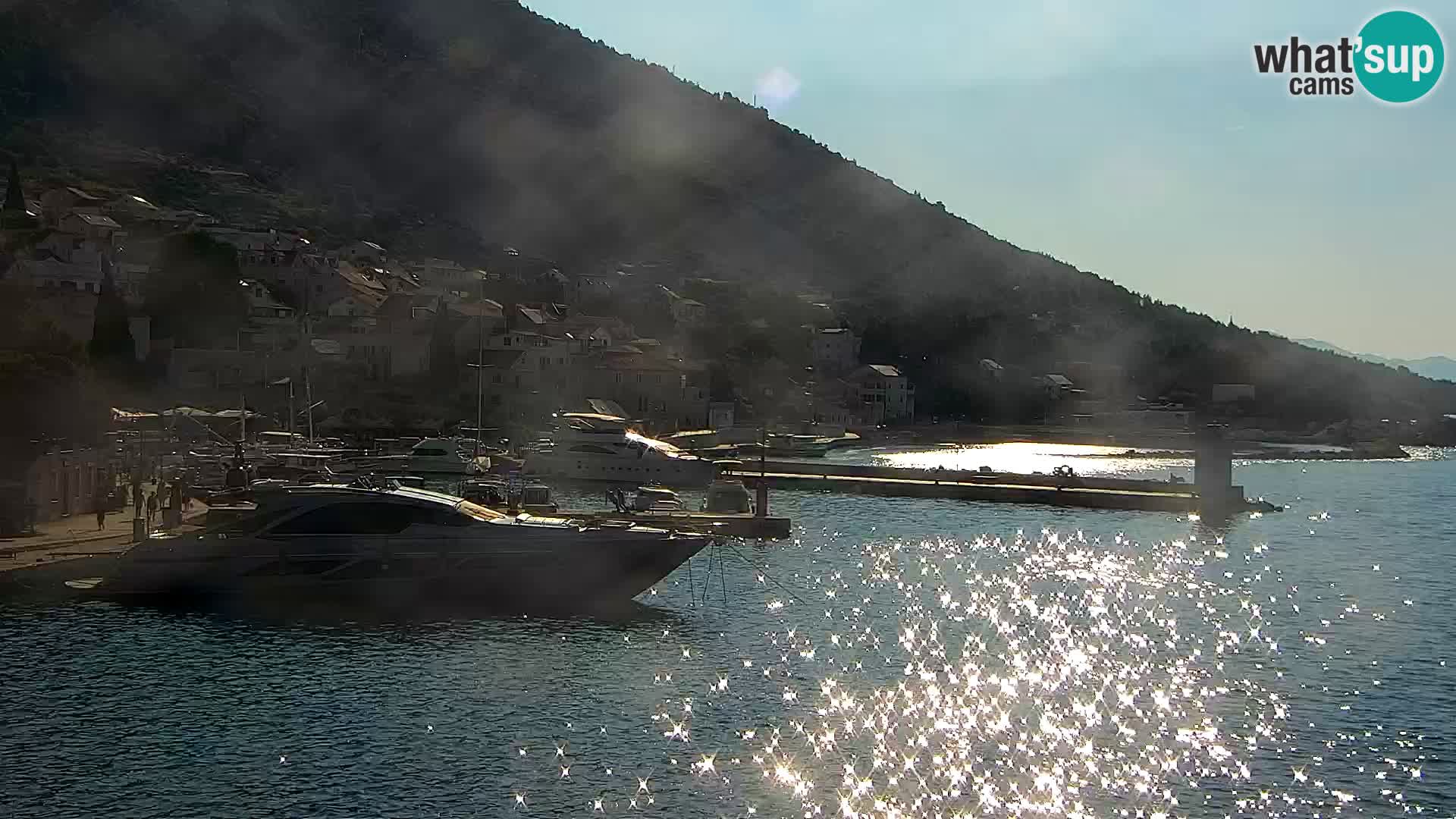 Webcam Bol Centro e Marina – Vista live dal porto di Bol