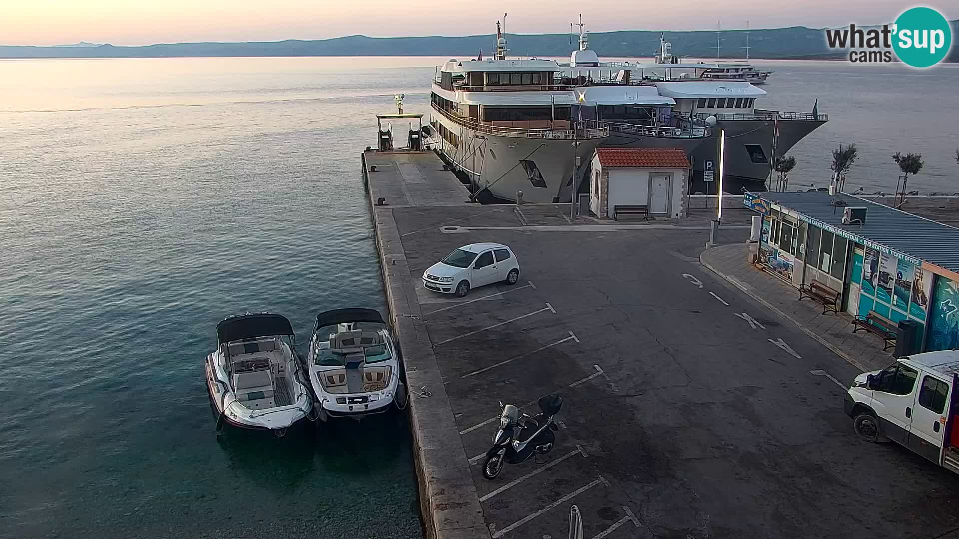 Webcam Bol Town Center & Marina – Live View from Bol, Brač