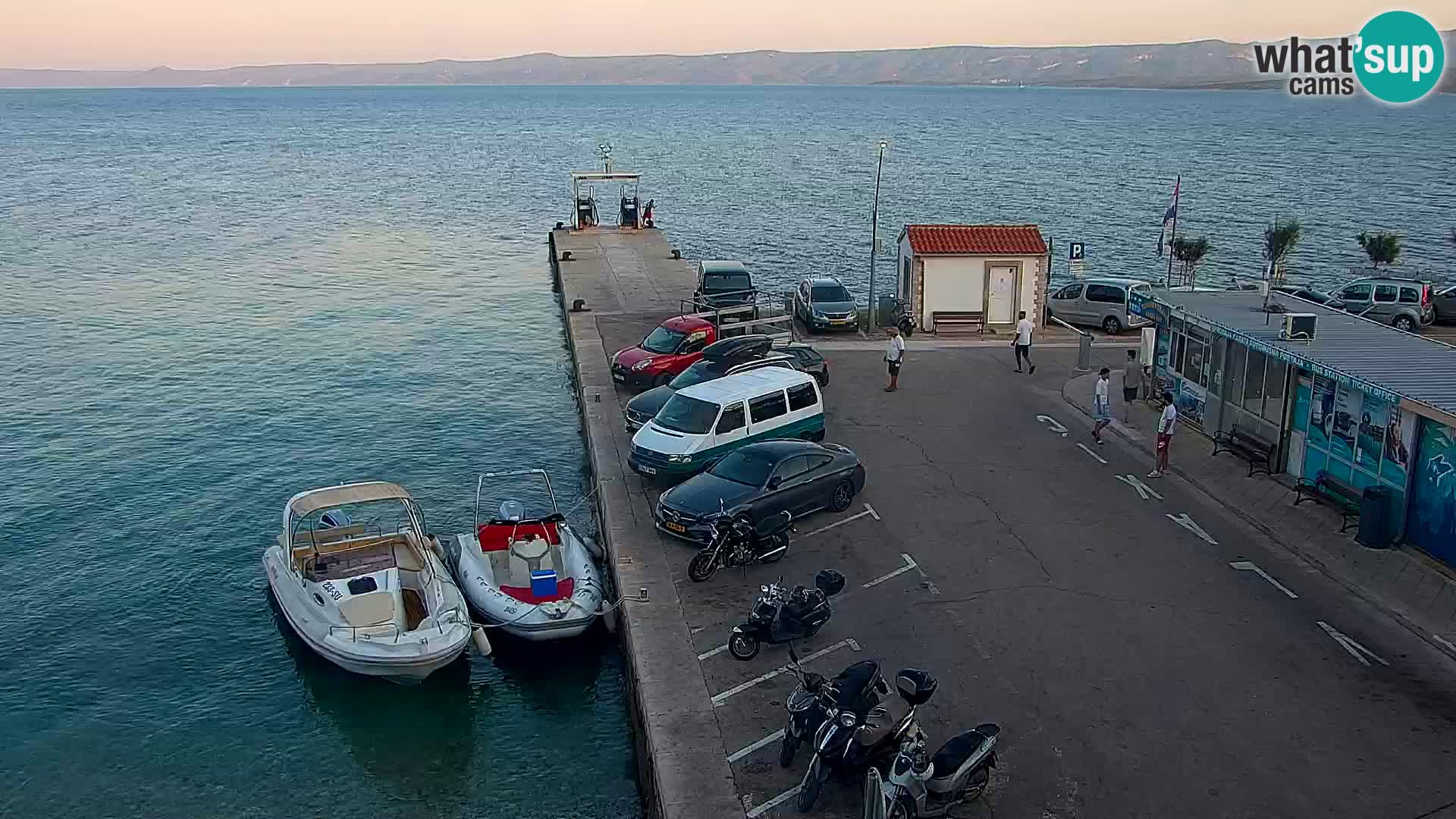 Webcam Bol Centro e Marina – Vista live dal porto di Bol