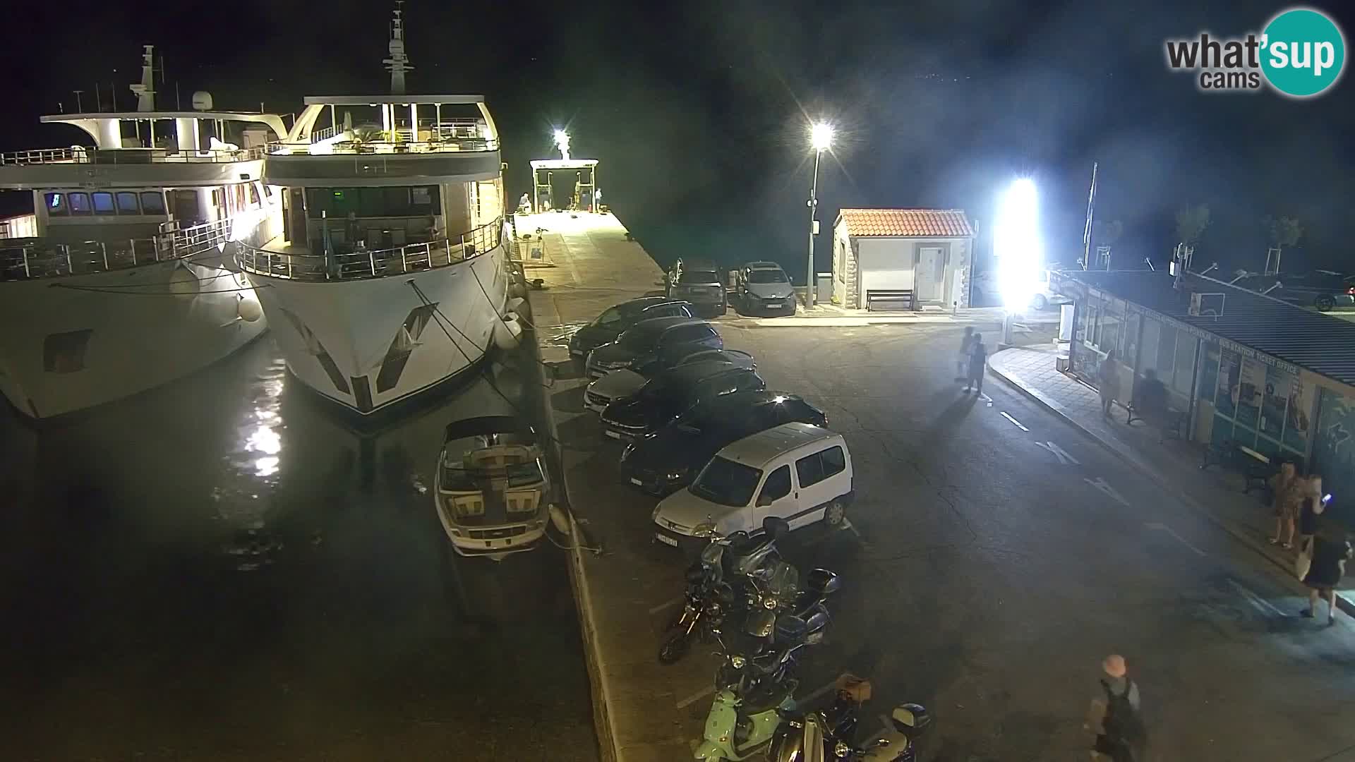 Webcam Bol Centro e Marina – Vista live dal porto di Bol