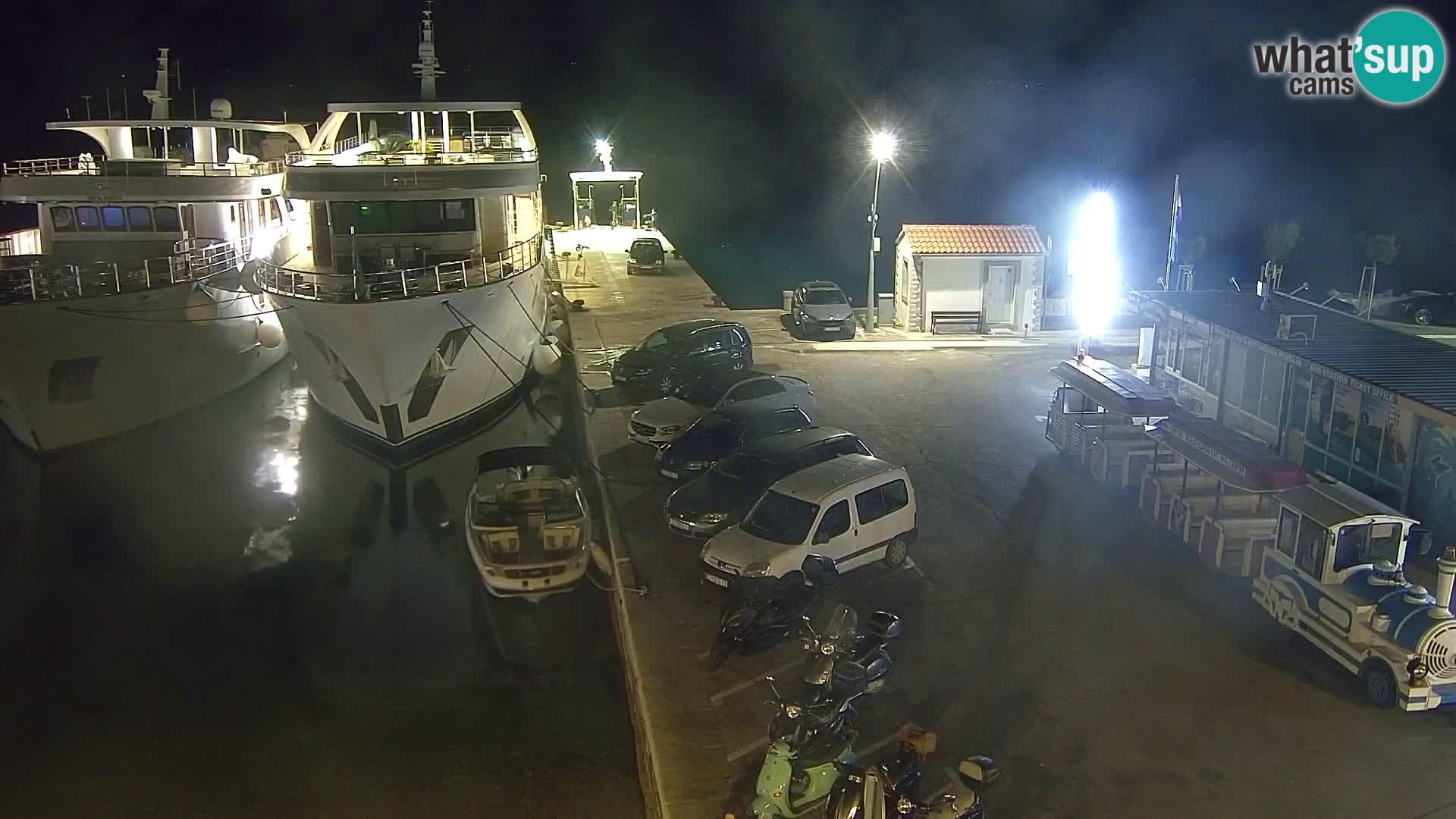 Webcam Bol Centro e Marina – Vista live dal porto di Bol