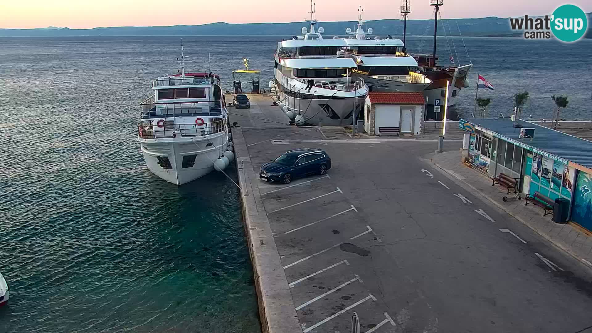 Webcam Bol Hafen & Ortszentrum – Liveblick aus Bol auf der Insel Brač