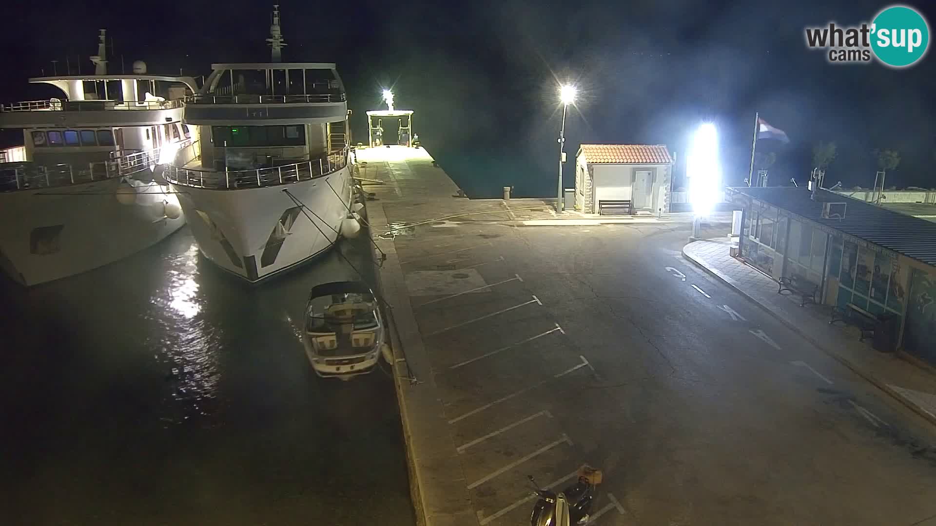 Webcam Bol Centro e Marina – Vista live dal porto di Bol