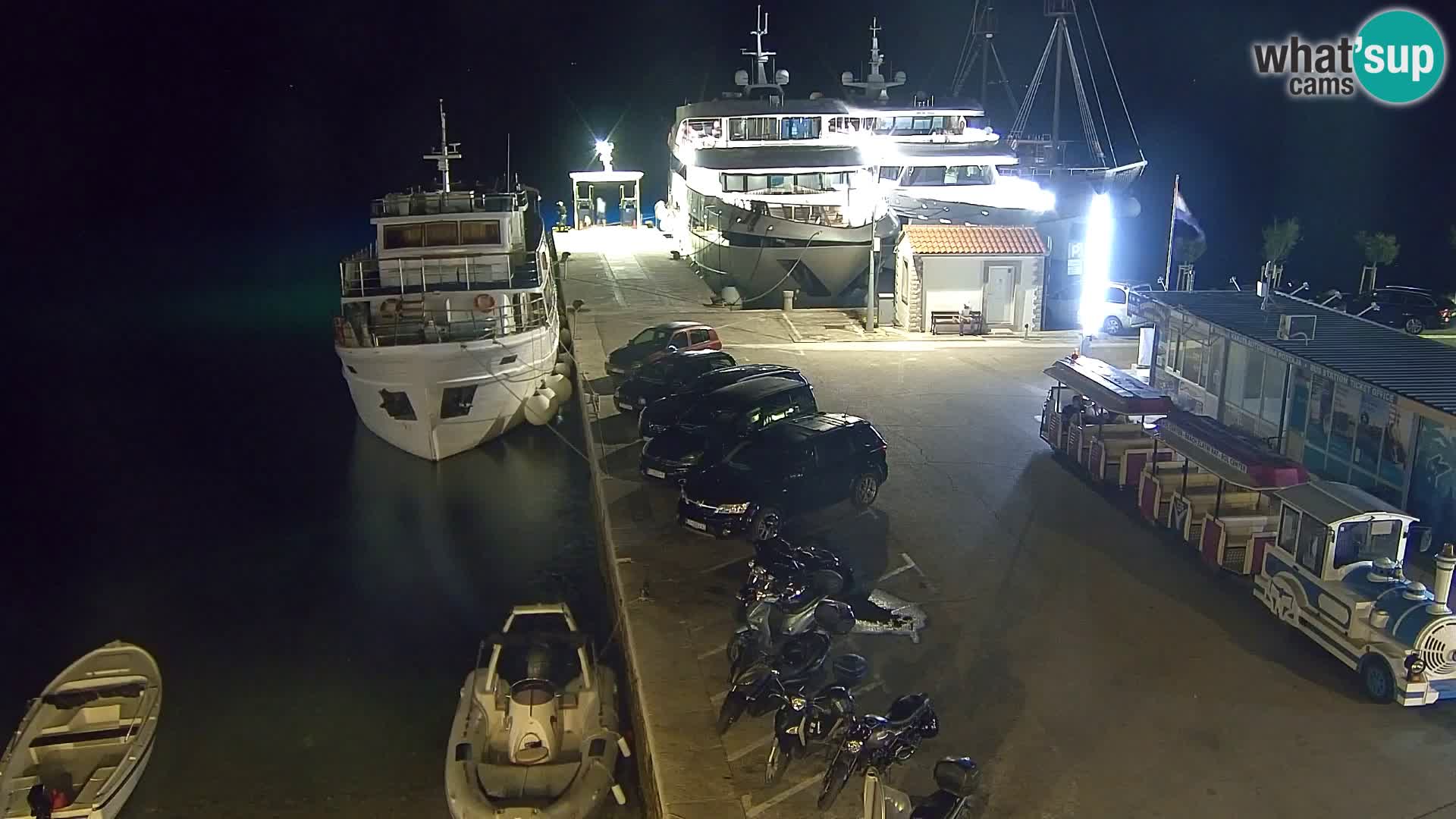 Webcam Bol Hafen & Ortszentrum – Liveblick aus Bol auf der Insel Brač