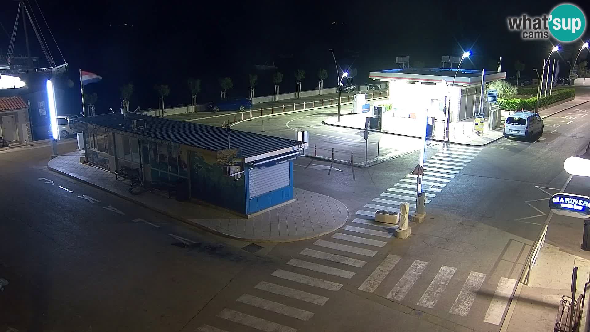 Web kamera Bol – Centar mjesta i marina | Pogled uživo