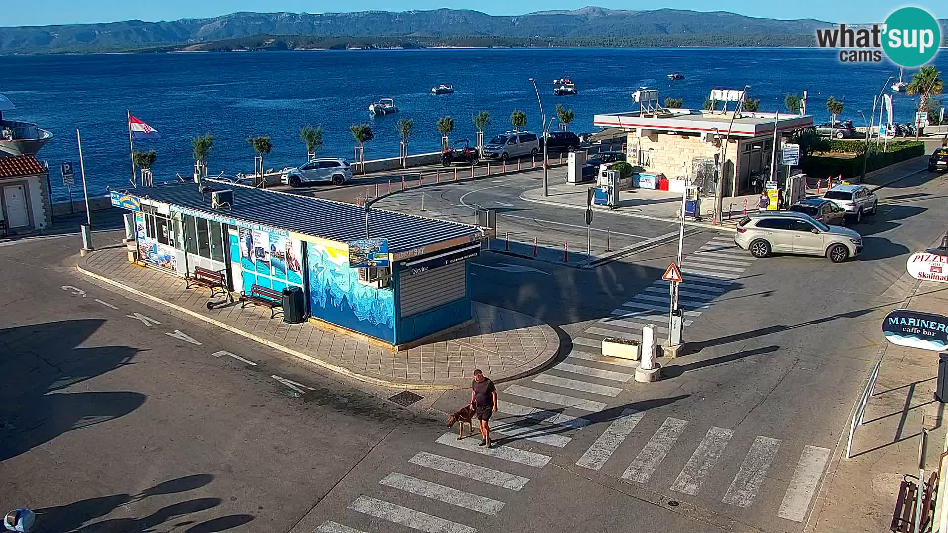 Web kamera Bol – Centar mjesta i marina | Pogled uživo