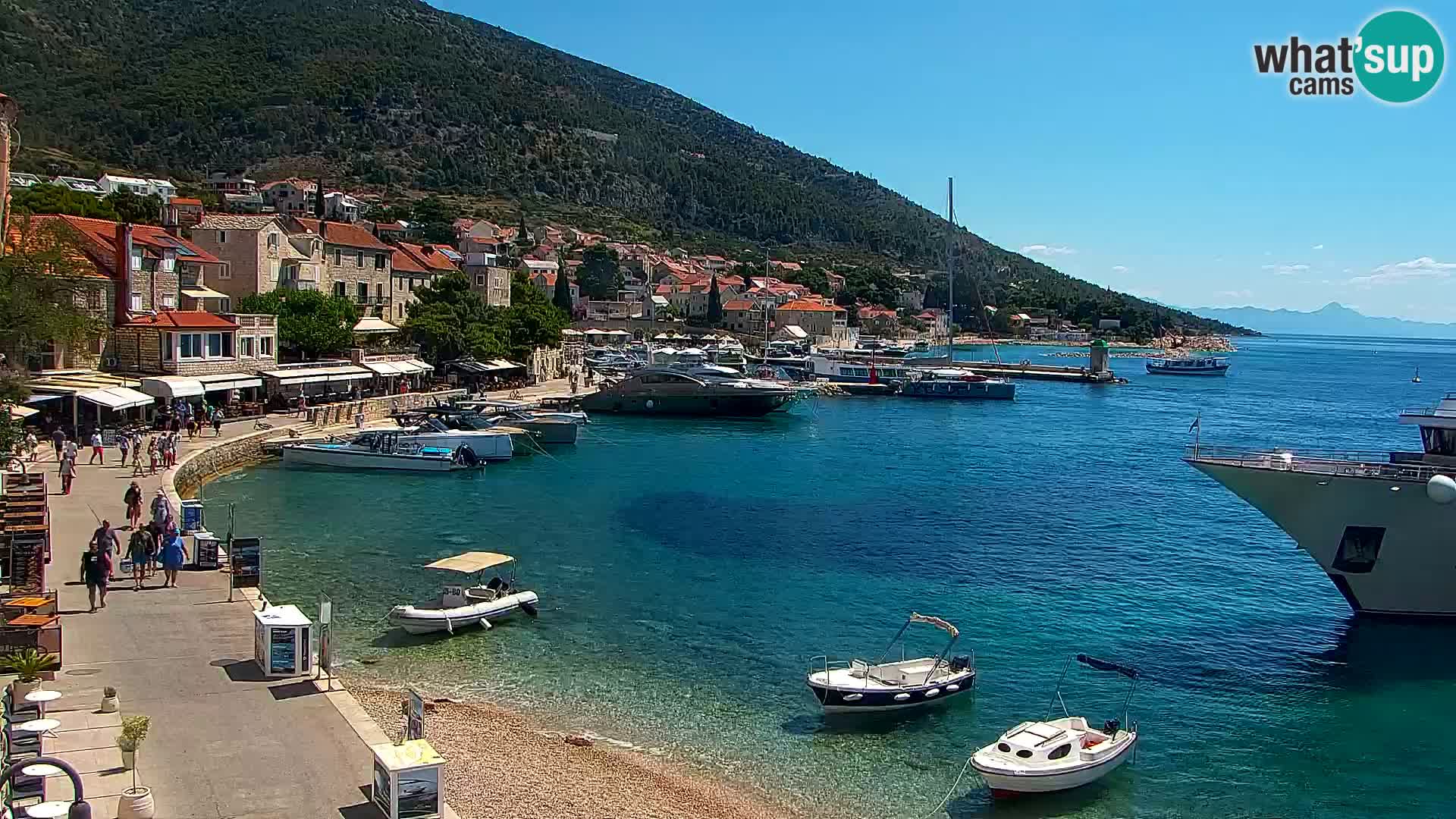 Web kamera Bol – Centar mjesta i marina | Pogled uživo