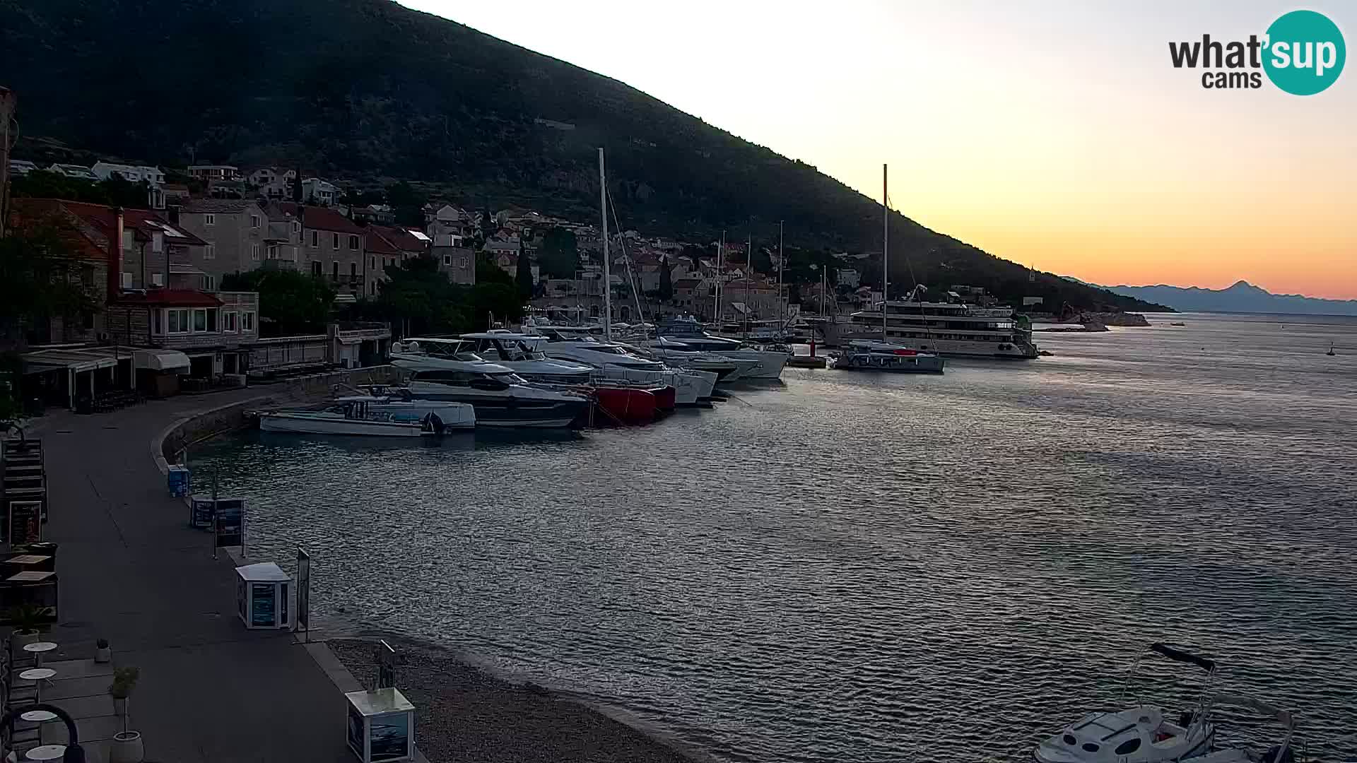 Webcam Bol Centro e Marina – Vista live dal porto di Bol