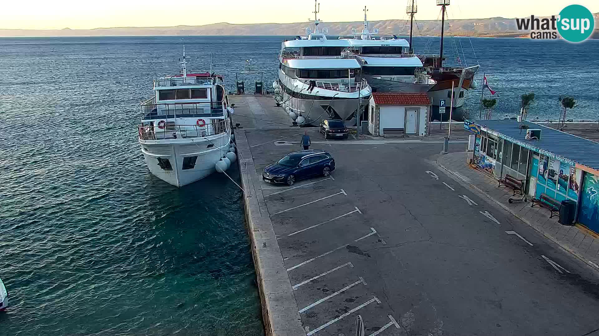 Webcam Bol Centro e Marina – Vista live dal porto di Bol