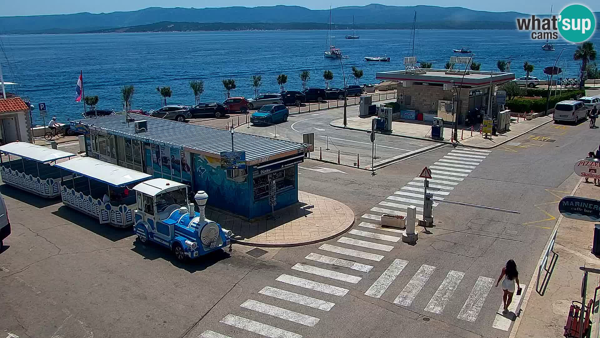 Web kamera Bol – Centar mjesta i marina | Pogled uživo