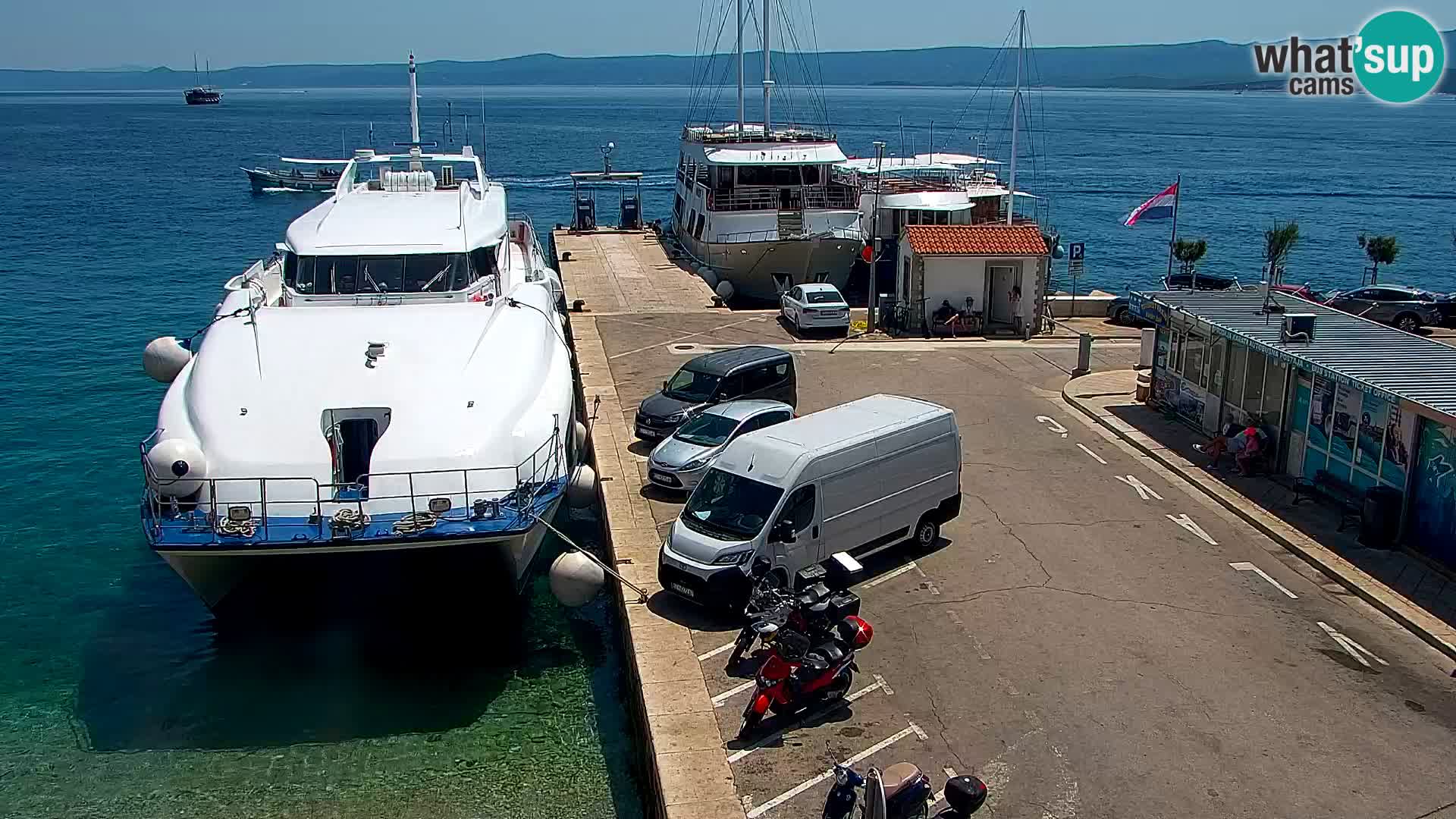 Webcam Bol Hafen & Ortszentrum – Liveblick aus Bol auf der Insel Brač