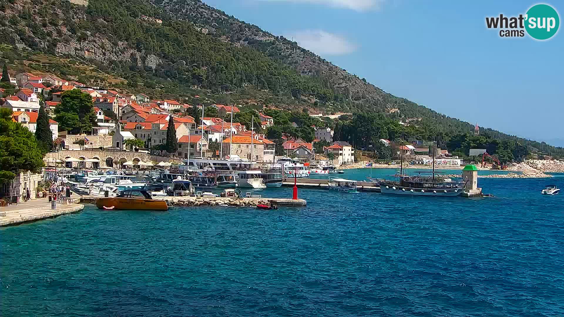Web kamera Bol – Centar mjesta i marina | Pogled uživo
