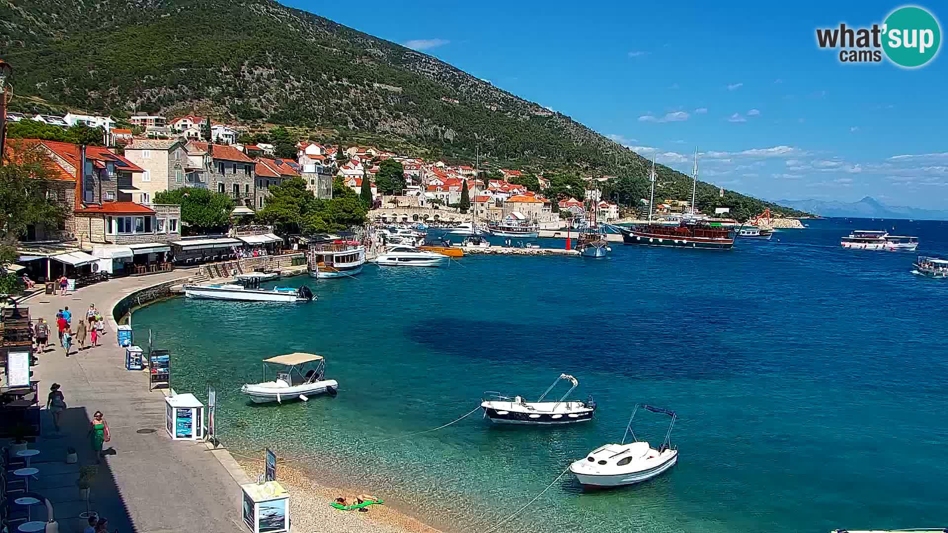 Web kamera Bol – Centar mjesta i marina | Pogled uživo