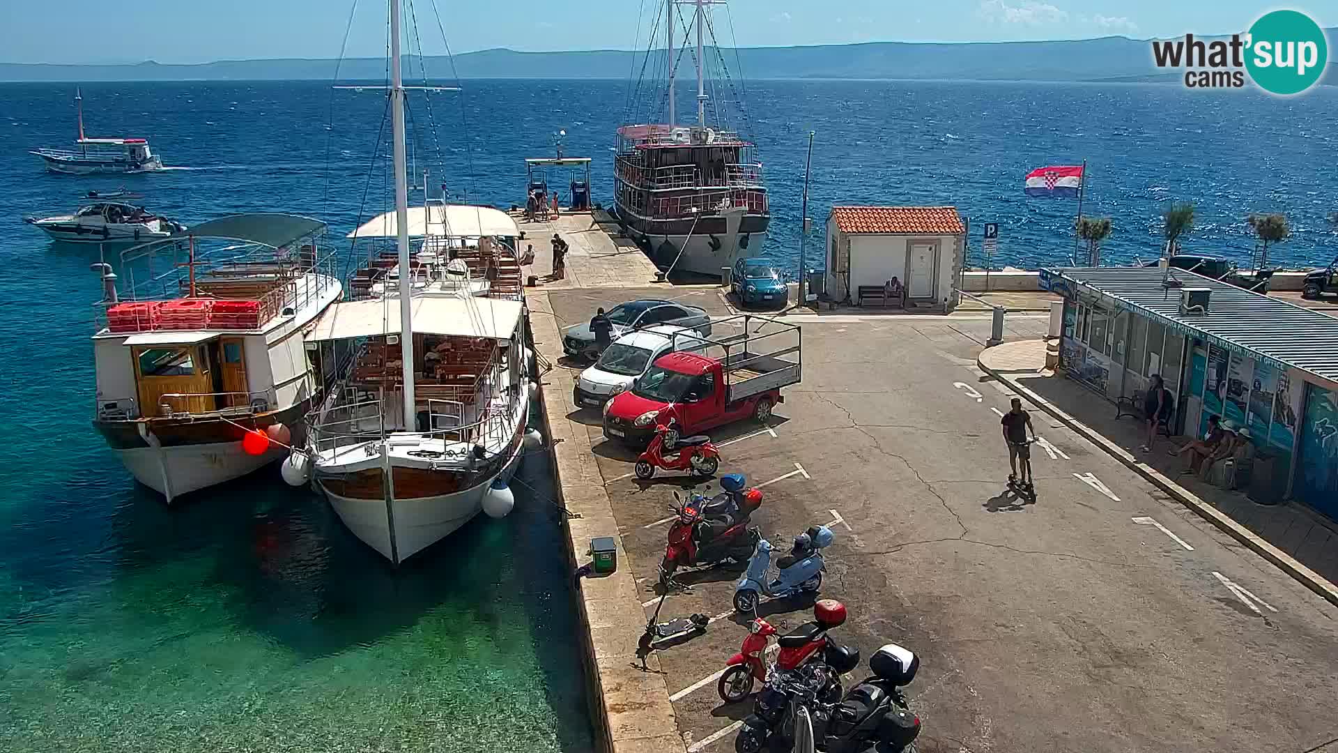Webcam Bol Hafen & Ortszentrum – Liveblick aus Bol auf der Insel Brač