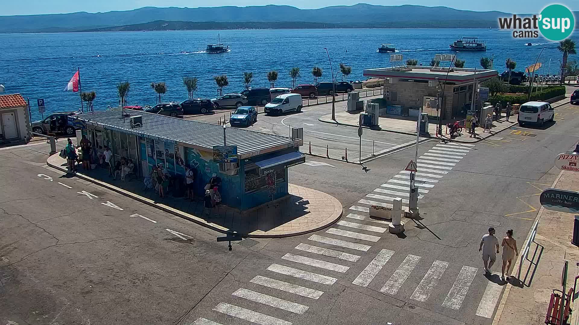 Web kamera Bol – Centar mjesta i marina | Pogled uživo