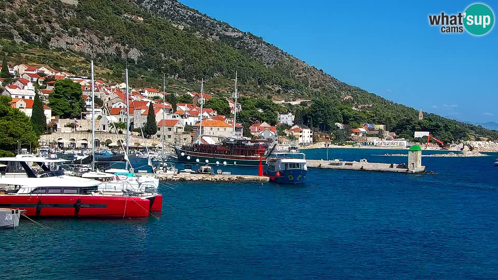 Webcam Bol Centro e Marina – Vista live dal porto di Bol