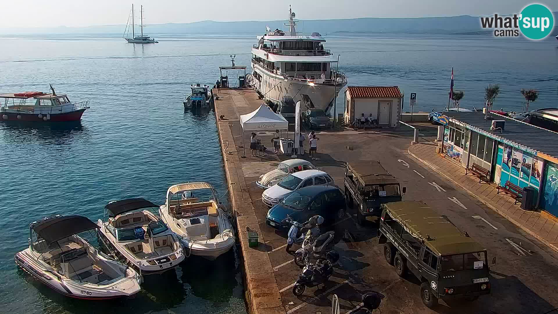 Webcam Bol Centro e Marina – Vista live dal porto di Bol
