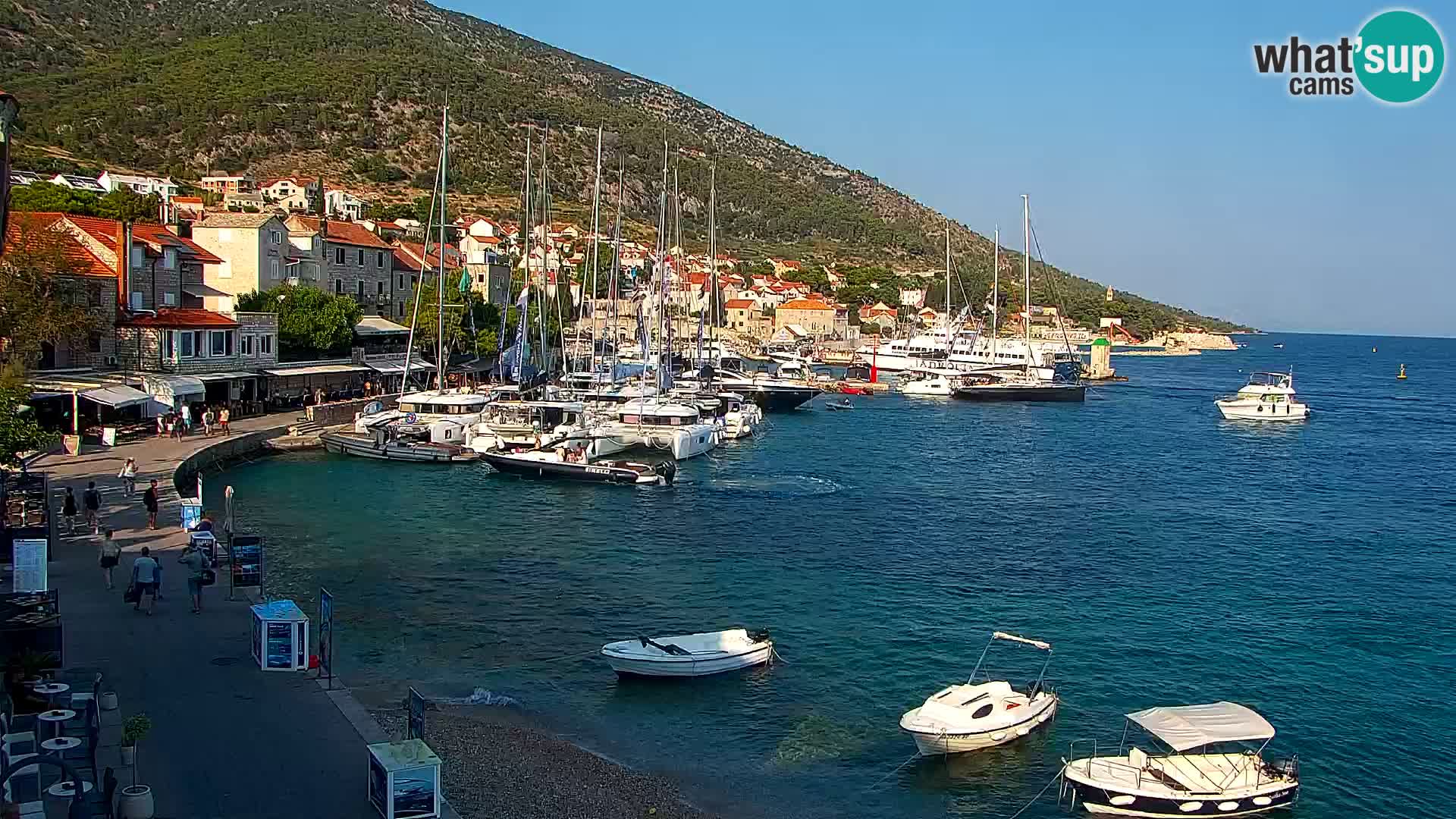Web kamera Bol – Centar mjesta i marina | Pogled uživo