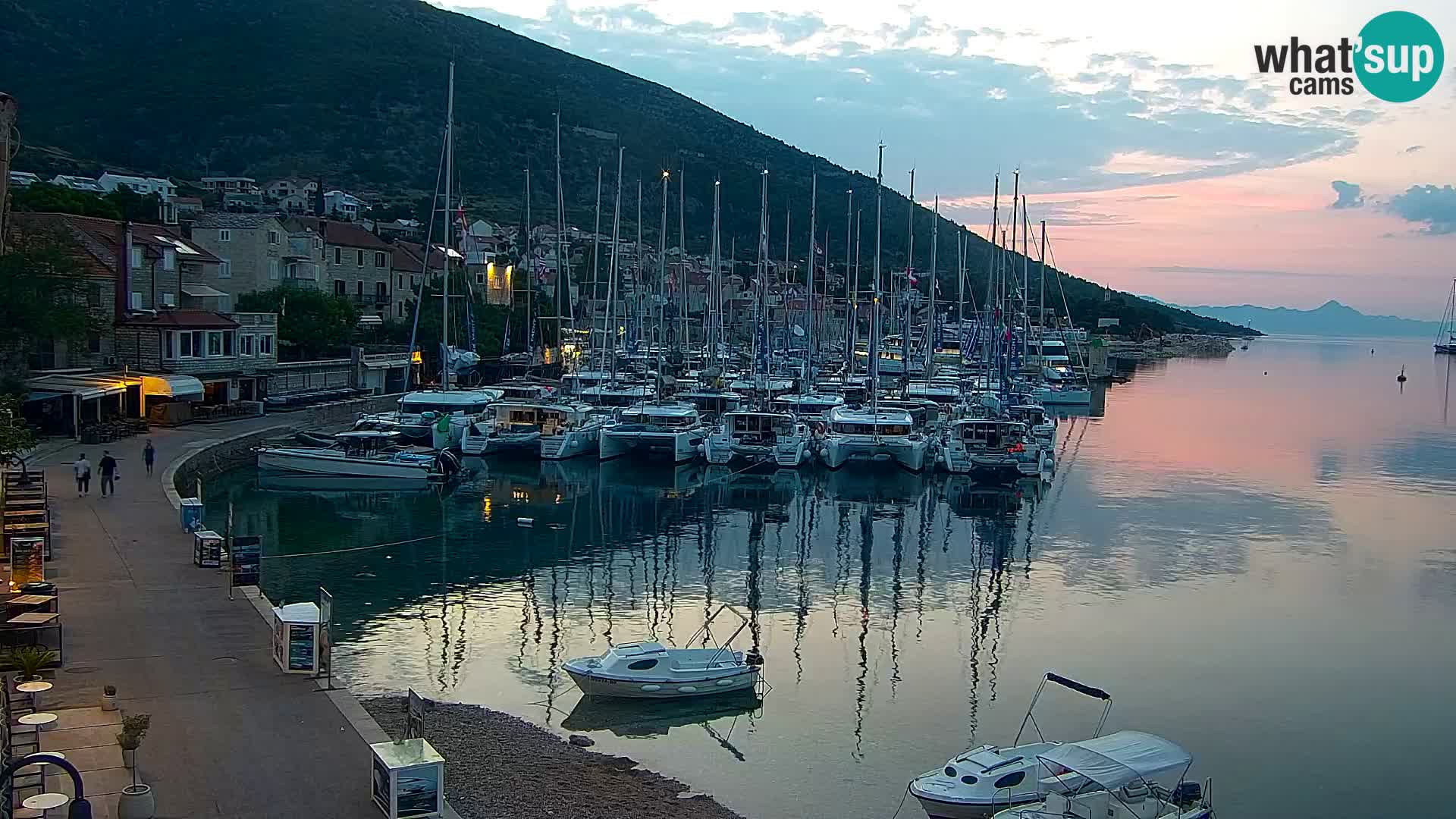 Webcam Bol Hafen & Ortszentrum – Liveblick aus Bol auf der Insel Brač