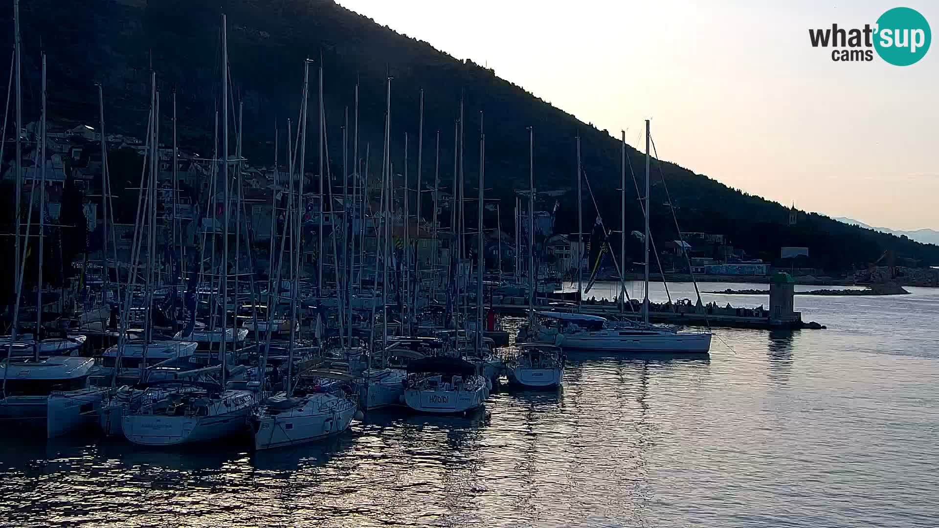 Webcam Bol Hafen & Ortszentrum – Liveblick aus Bol auf der Insel Brač