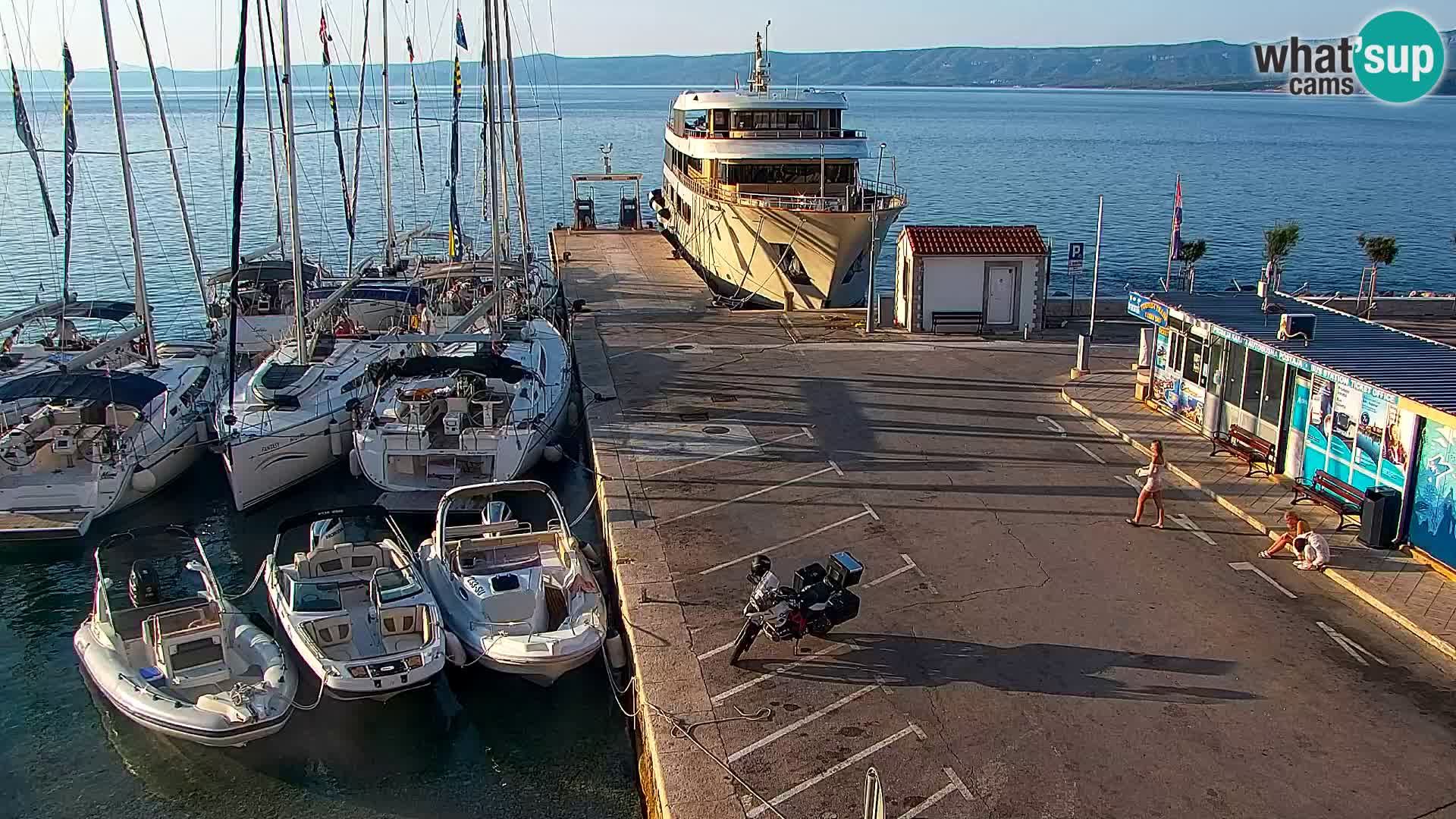 Webcam Bol Hafen & Ortszentrum – Liveblick aus Bol auf der Insel Brač
