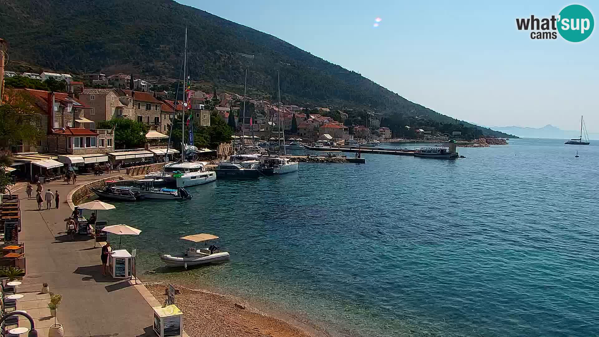 Webcam Bol Hafen & Ortszentrum – Liveblick aus Bol auf der Insel Brač